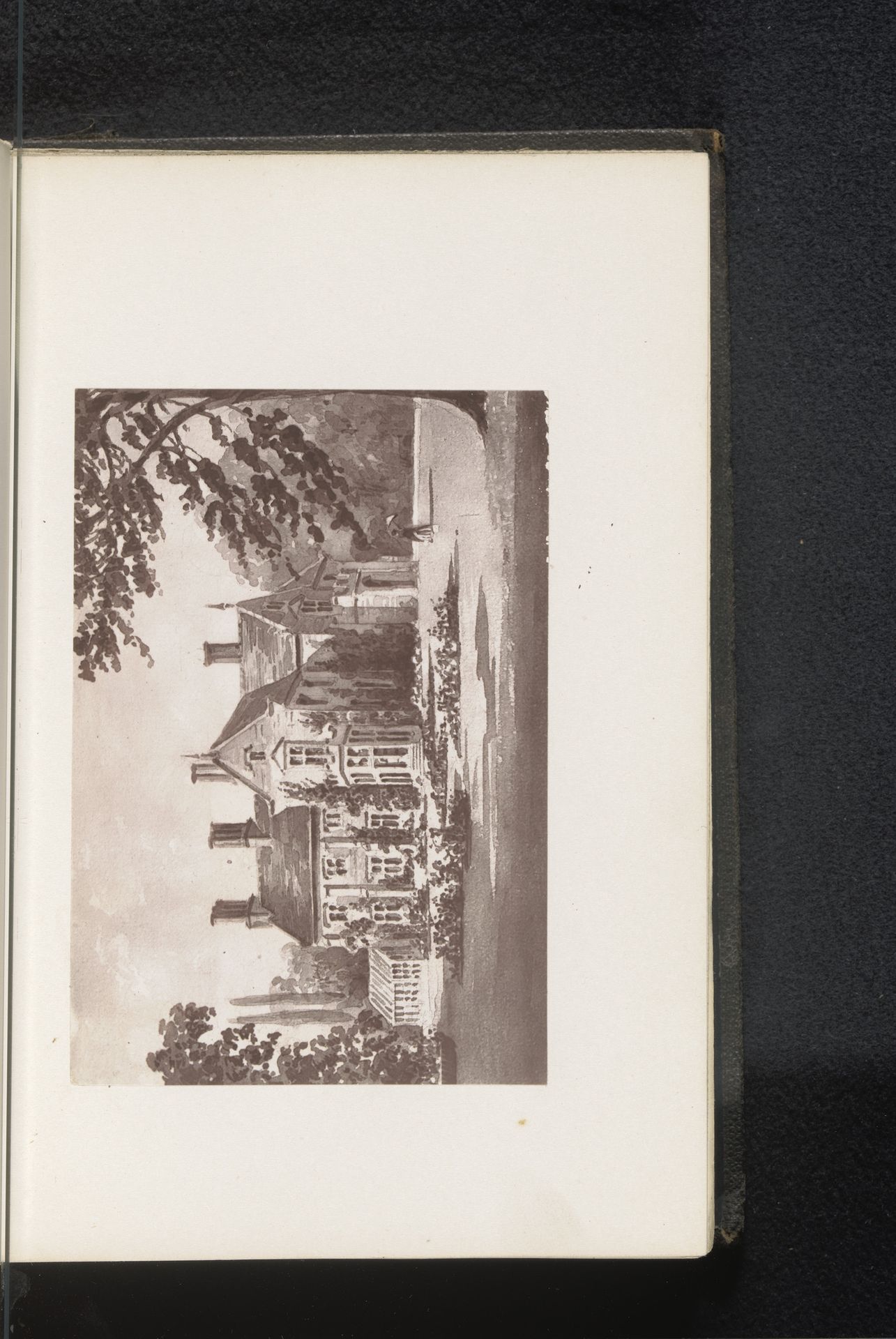 Fotoreproductie van een schildering, voorstellende een gezicht op de pastorie van Hodnet by Anonymous