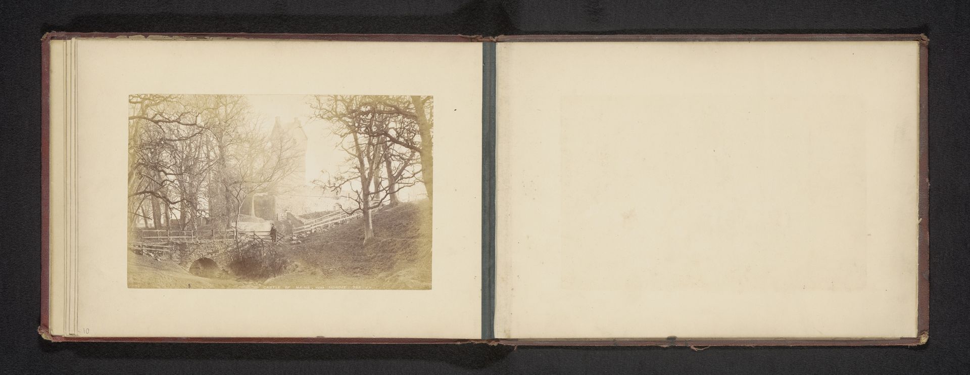 Gezicht op een onbekende man voor Mains Castle by James Valentine