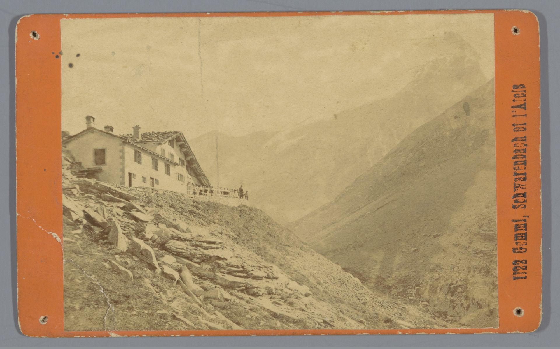 Gezicht op berghotel Schwarenbach aan de Gemmipas by Arthur Gabler