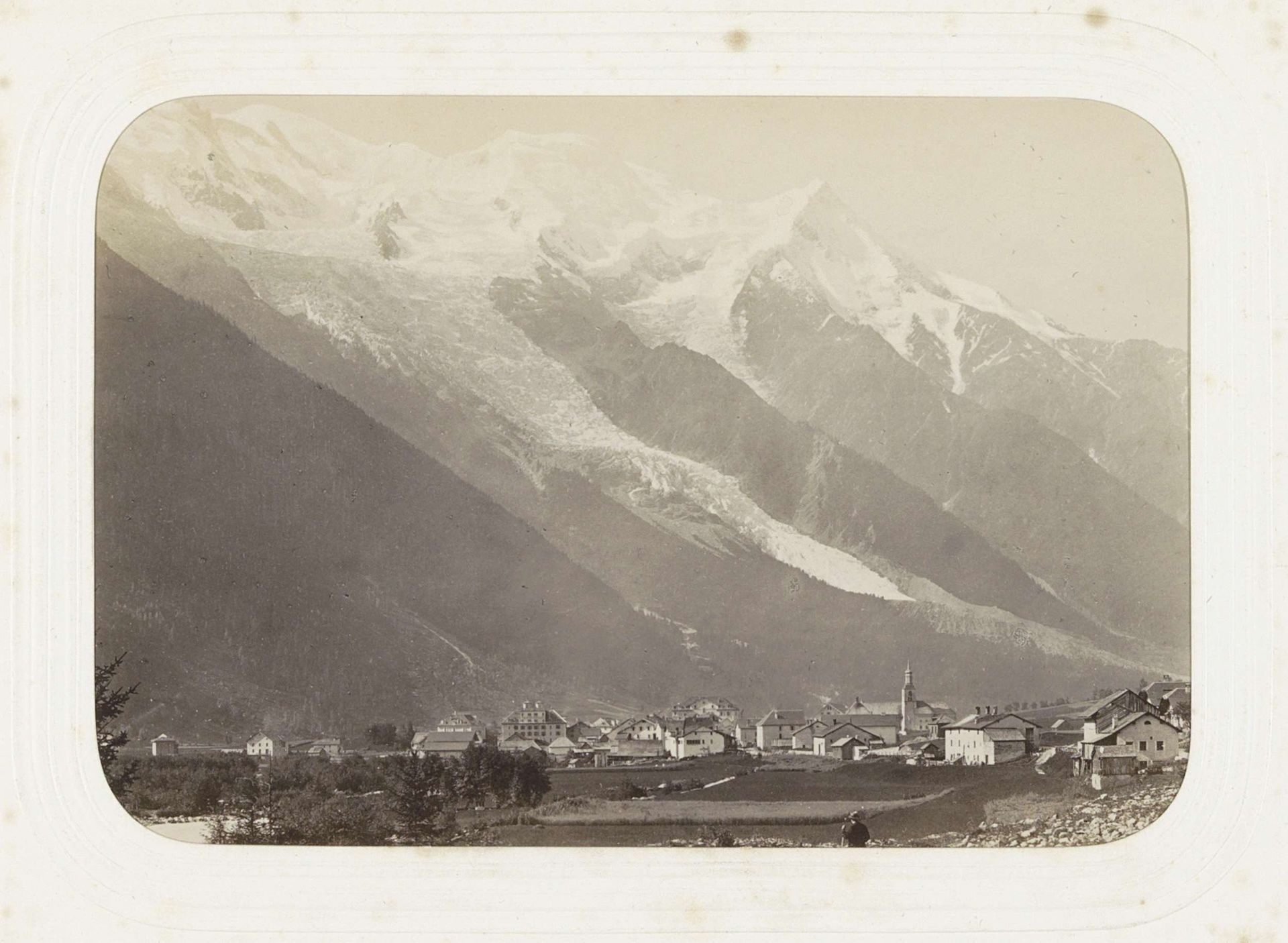 Gezicht op Chamonix en de Mont Blanc by Auguste Garcin