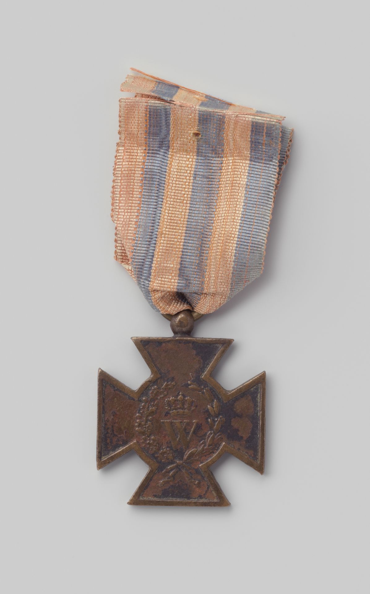Metalen Kruis 1830-1831 aan blauw-oranje lint by Anonymous