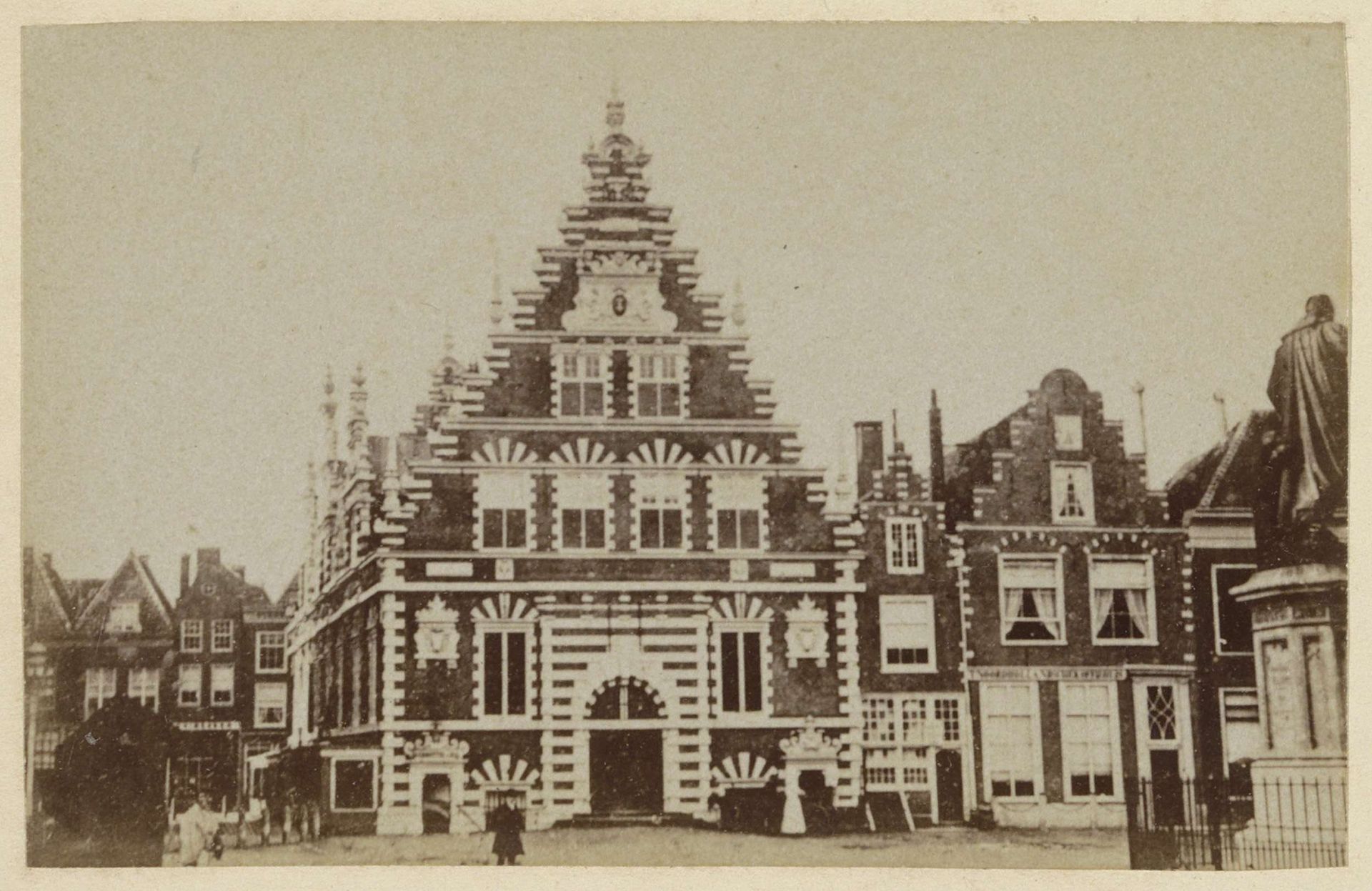 Voorgevel van de Vleeshal aan de Grote Markt in Haarlem by Andries Jager