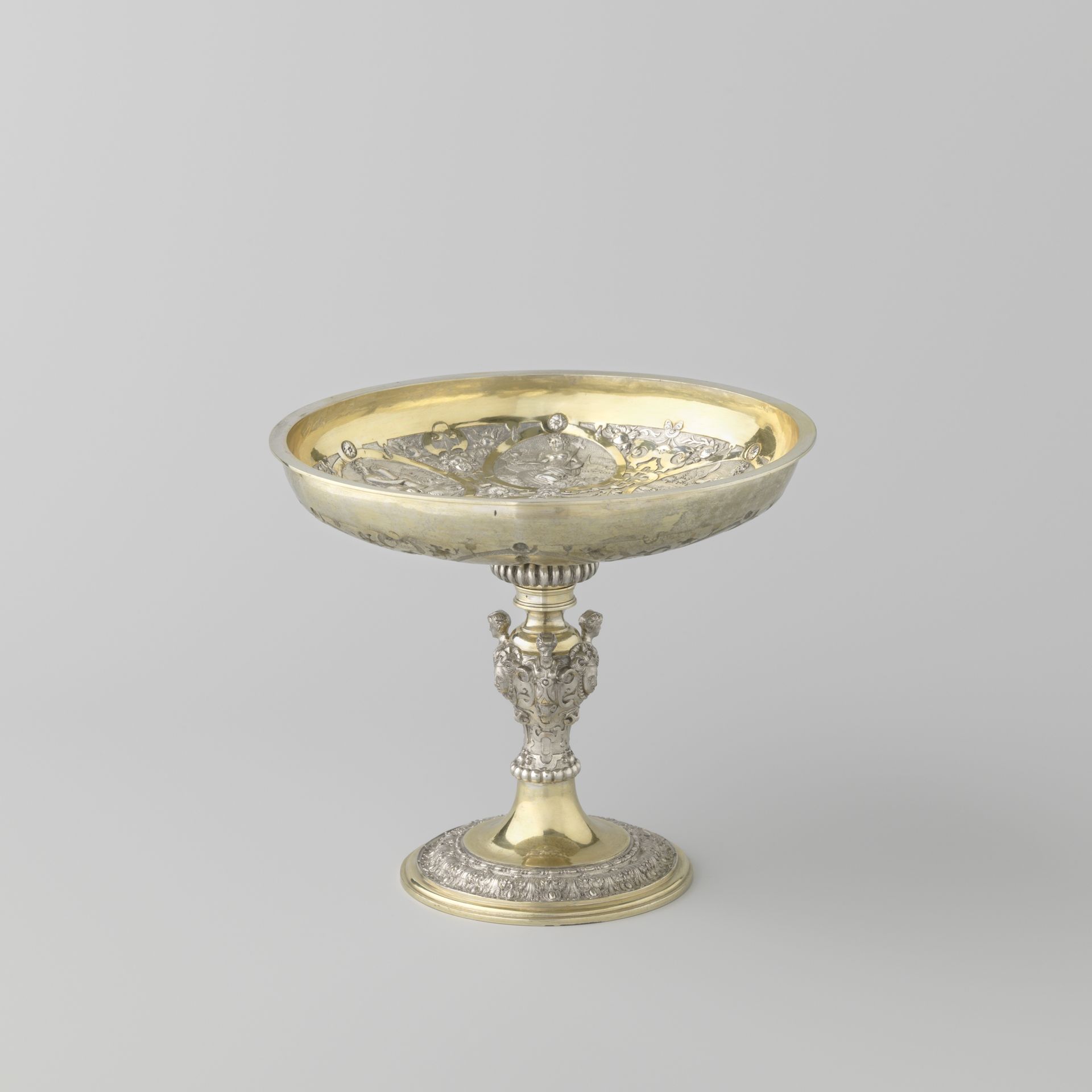 Galvanoplastische reproductie van een tazza met voorstelling van de hoofddeugden by Elkington & Co.