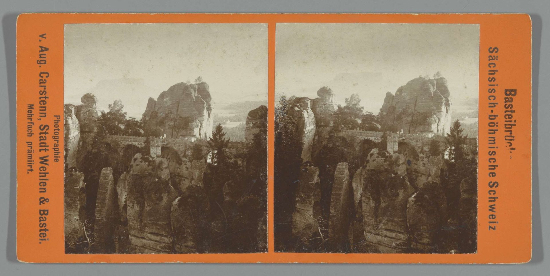 Gezicht op de Bastei en de Basteibrug by August Carstenn