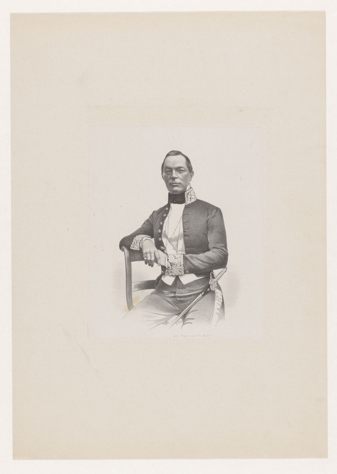 Portret van een onbekende man uit Nederlands-Indië in hofkostuum by Anonymous