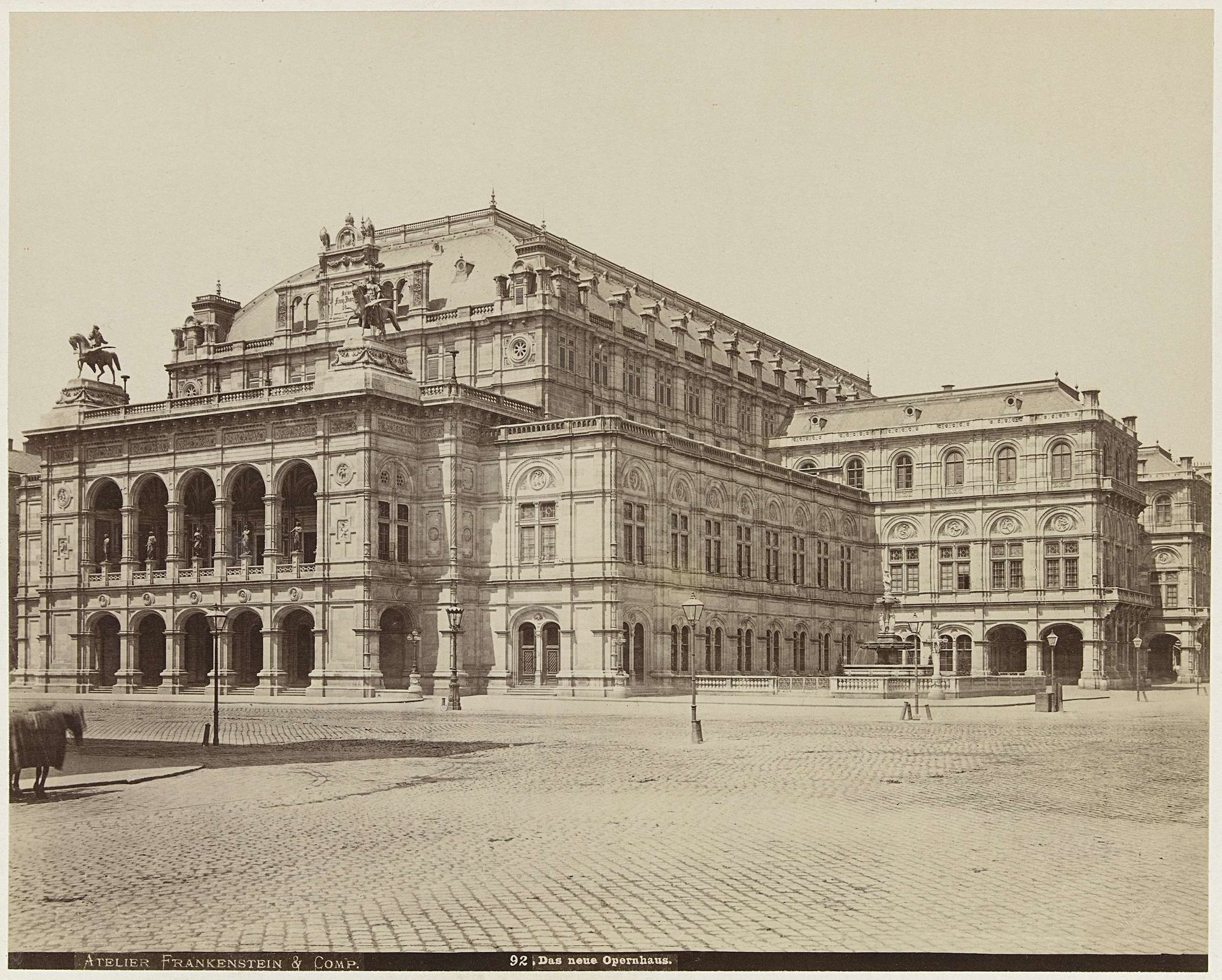 Gezicht op de Weense Staatsopera, Oostenrijk by M. Frankenstein & Co.