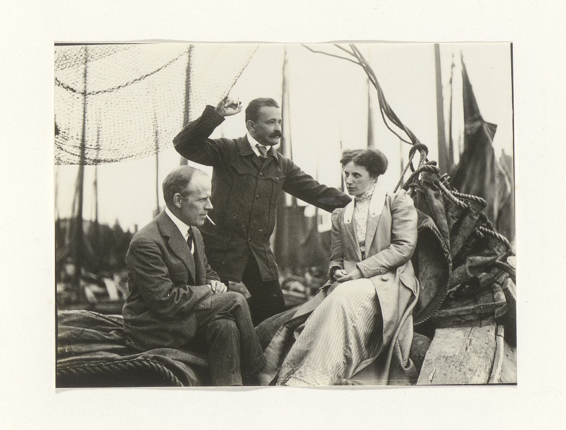 Mannen en vrouw op een boot by G. Hidderley