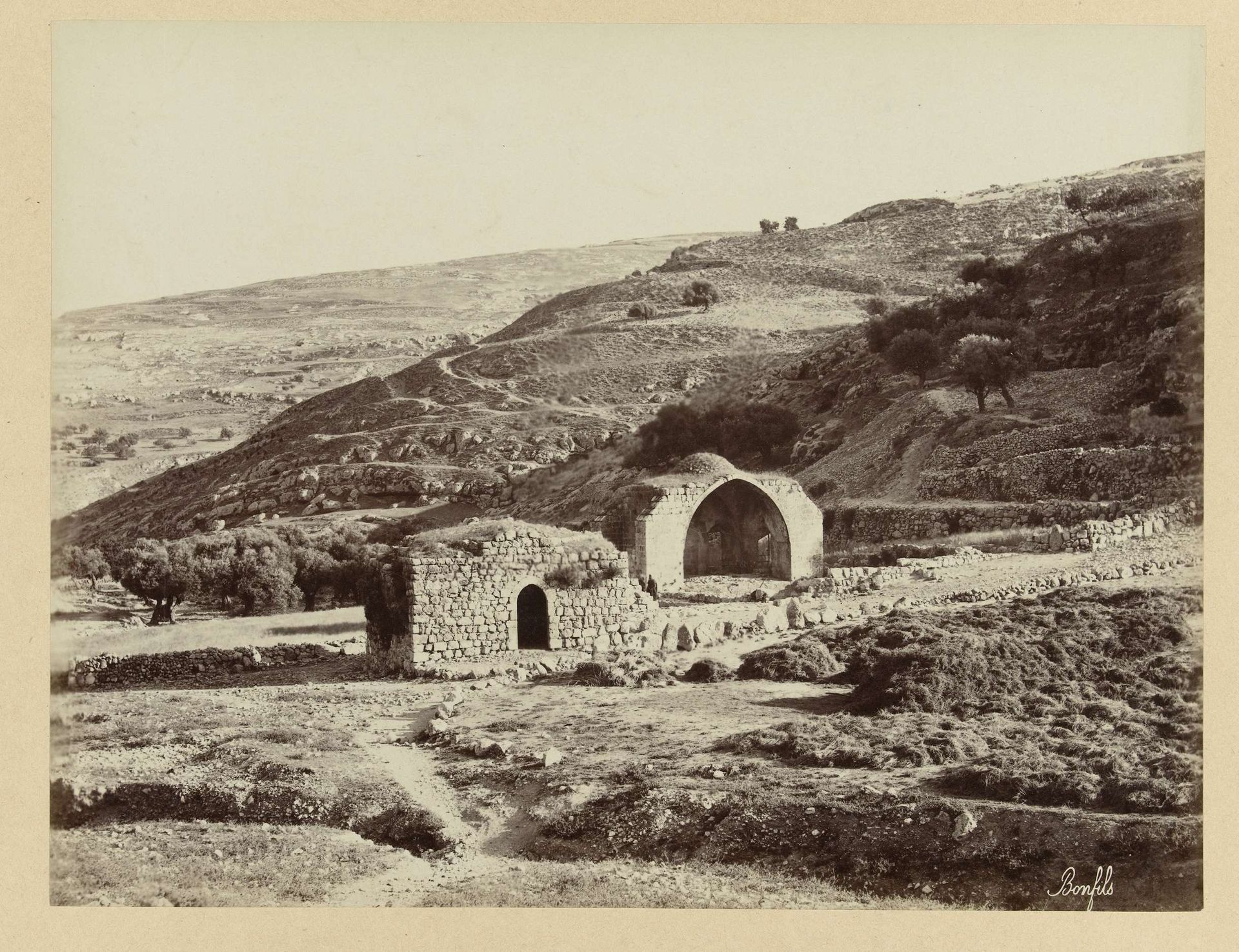 Put van Job, nabij Jeruzalem by Félix Bonfils