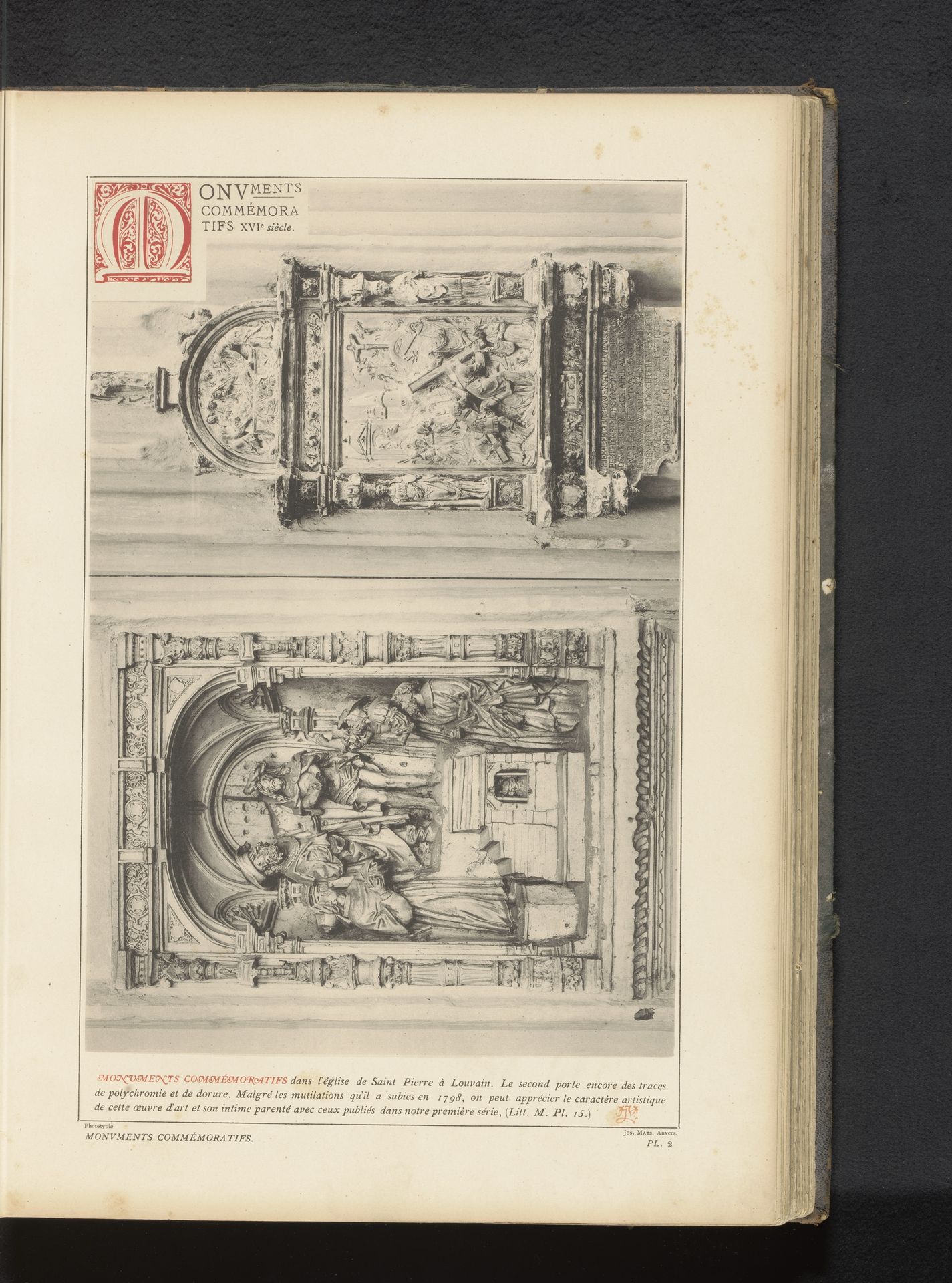 Twee gedenktekens van steen in de Sint-Pieterskerk in Leuven, België by Anonymous