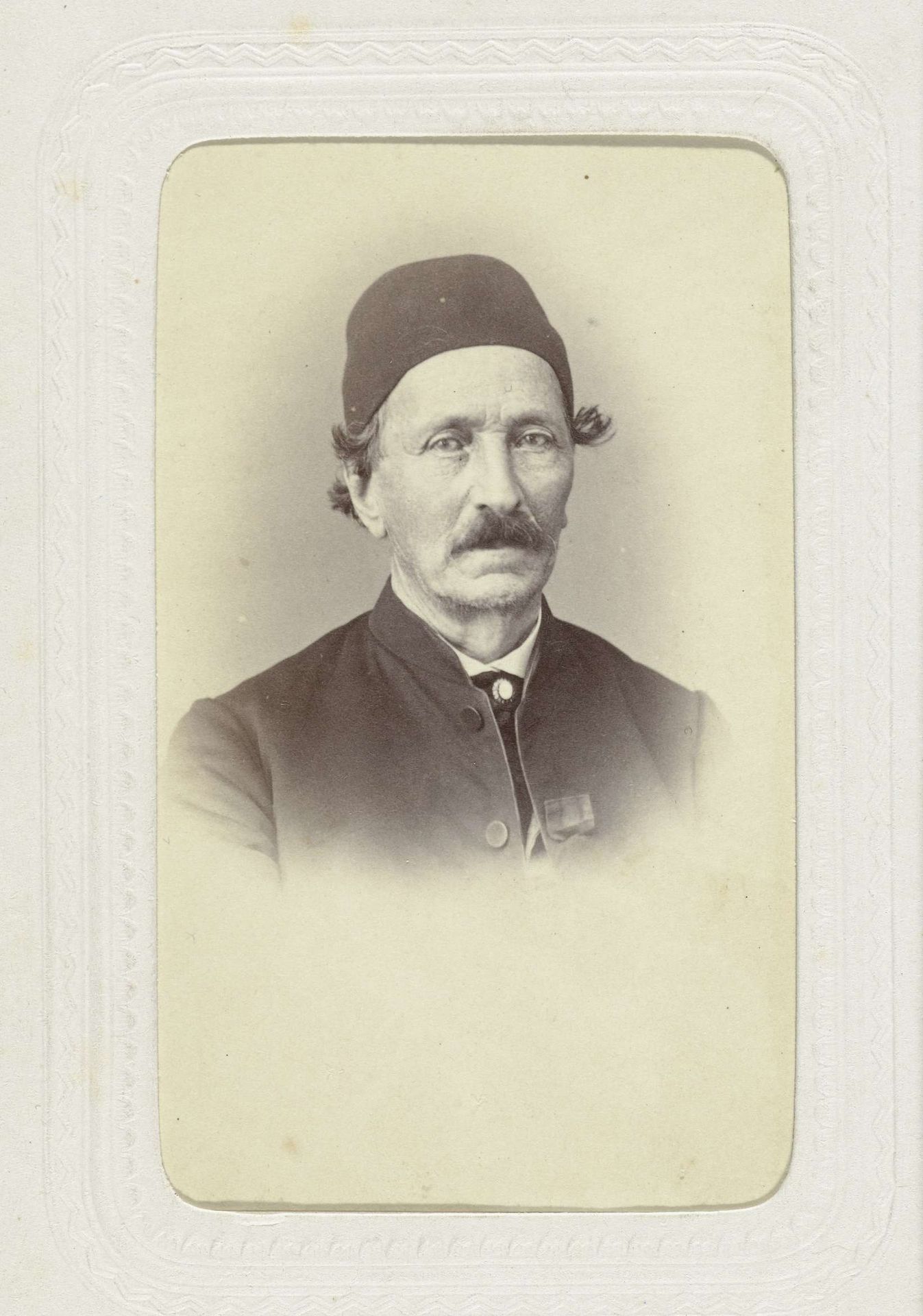 Portret van de heer Millenger by Abdullah Frères