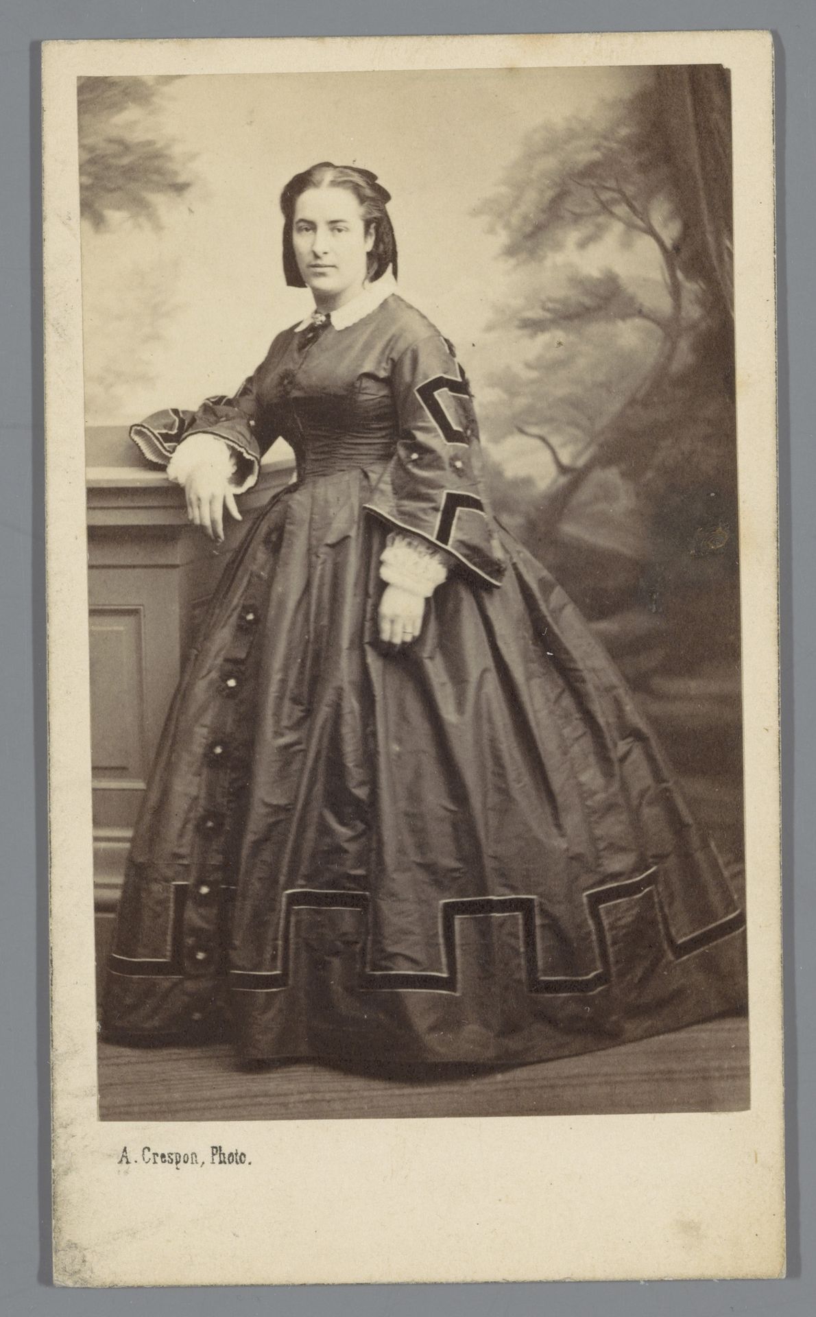 Portret van een onbekende vrouw by Antoine Crespon