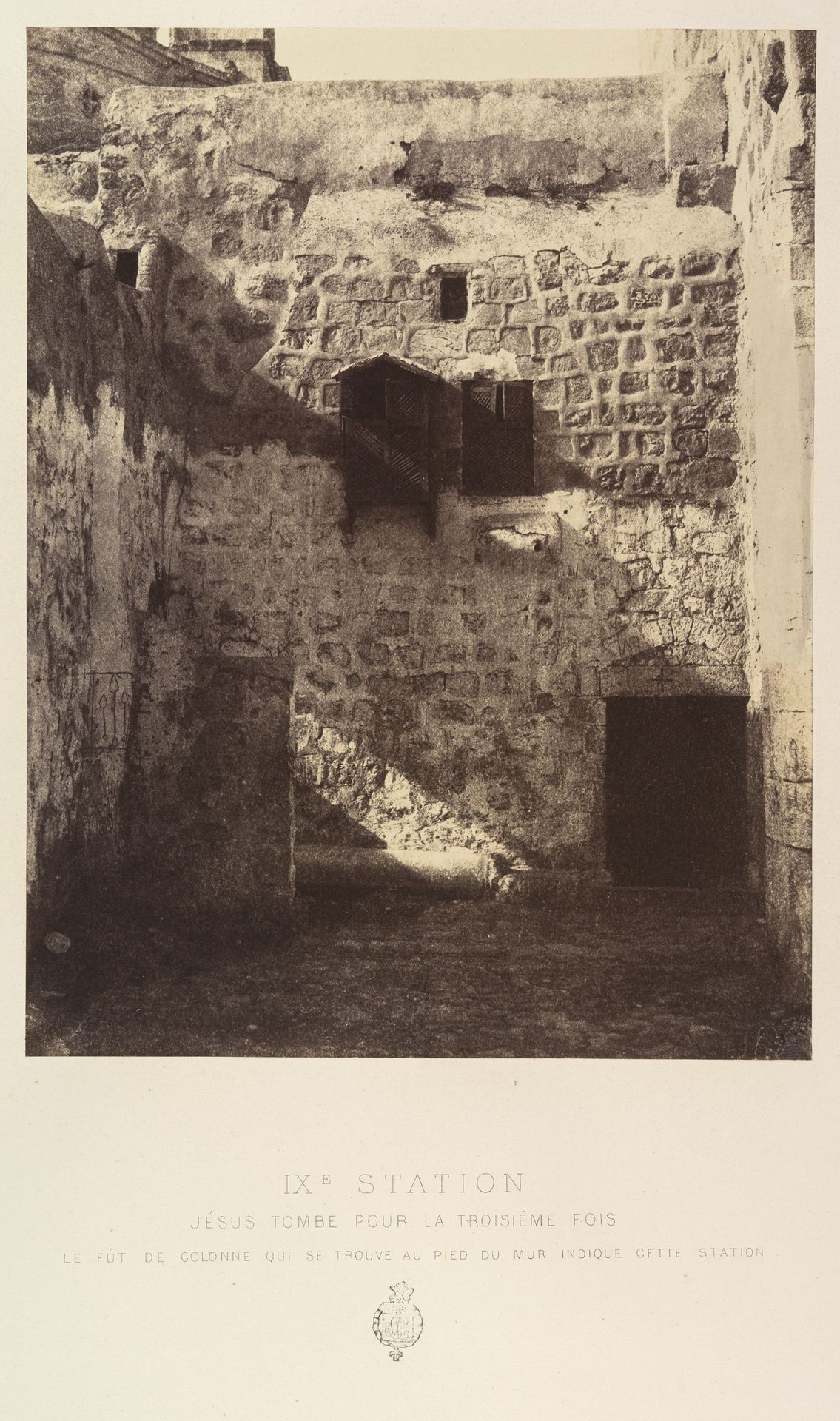 IXe Station. Jésus tombe pour la troisième fois. Le fut de colonne qui se trouve au pied du mur indique cette station. by Louis de Clercq