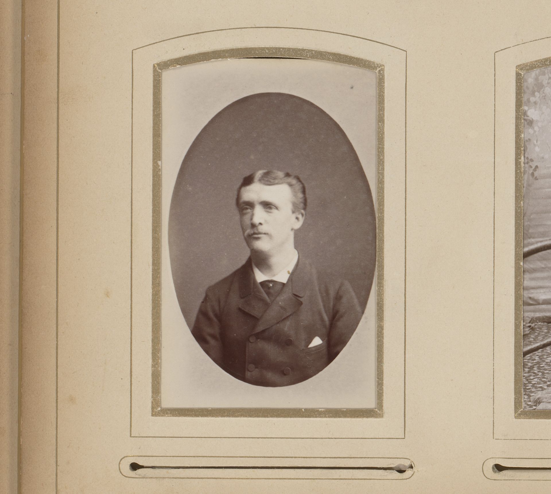 Portret van een man met snor by Willem Gerhardus Kuijer