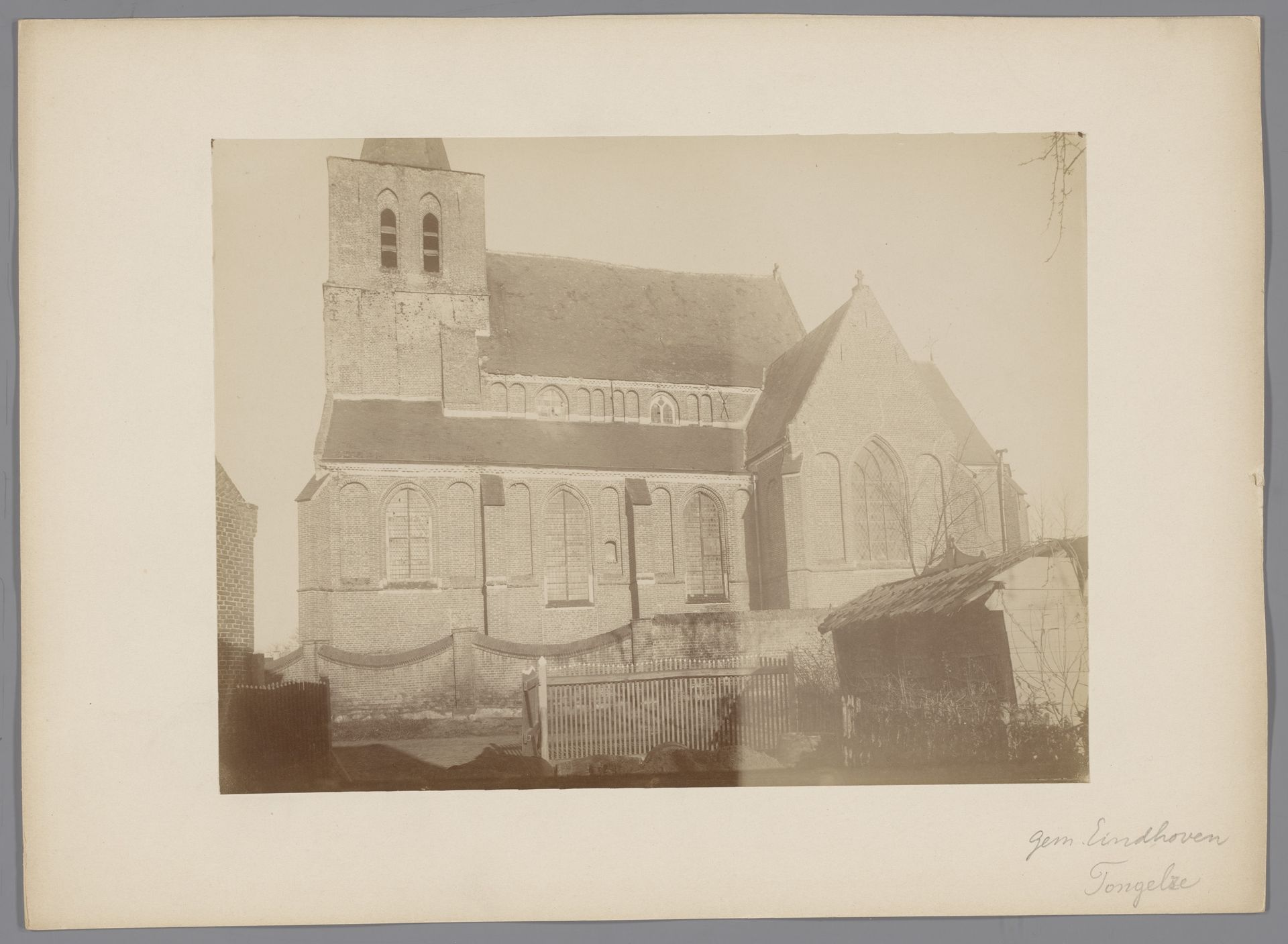 Gezicht op de oude St. Martinuskerk te Tongelre by anoniem (Monumentenzorg)