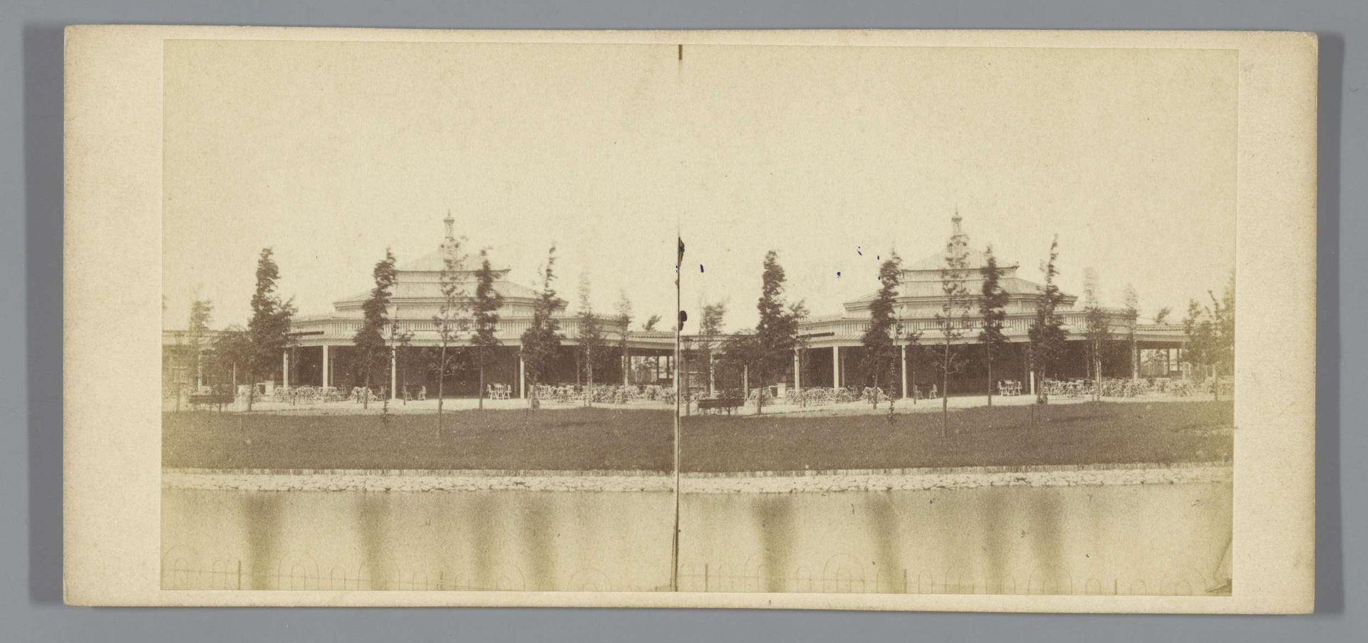 Gezicht op de Rotterdamse Diergaarde by Pieter Oosterhuis