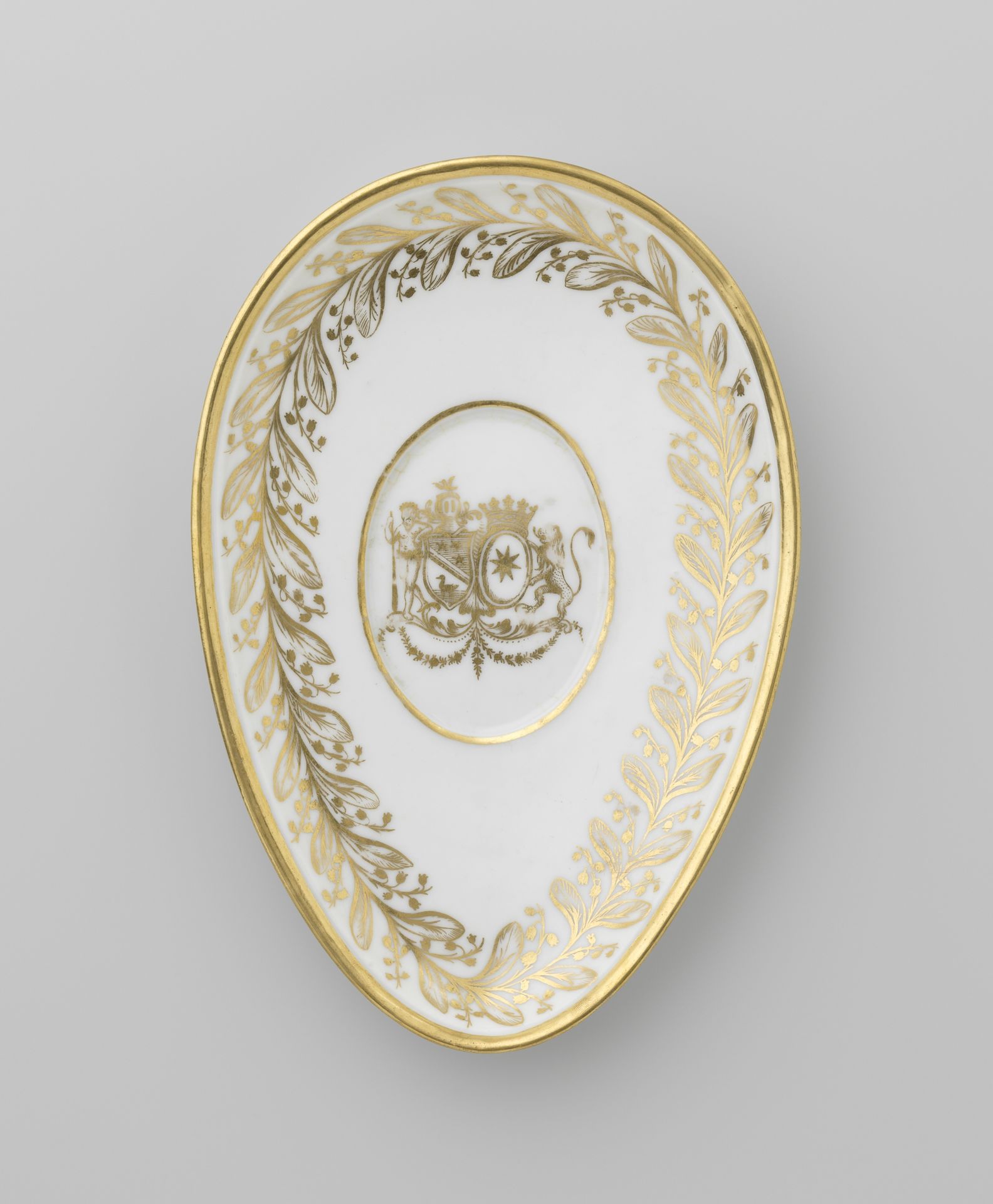 Dish with the coat of arms of Hendrik Peter Godfried Quack and Isabella Gertraud von Carnap by E. Blancheron