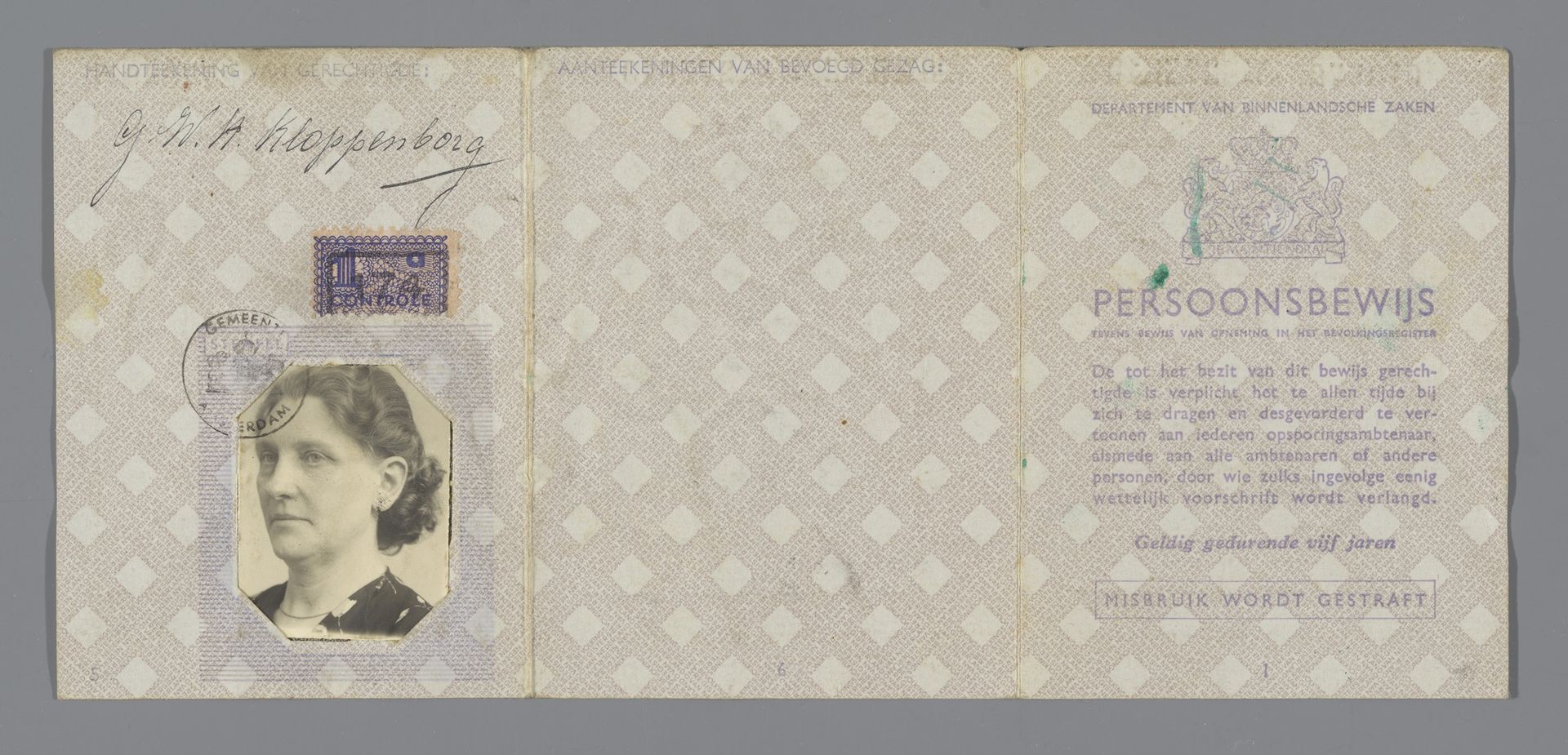 Persoonsbewijs van Gijsbertje Willemina H. Kloppenburg uit Amsterdam by Anonymous