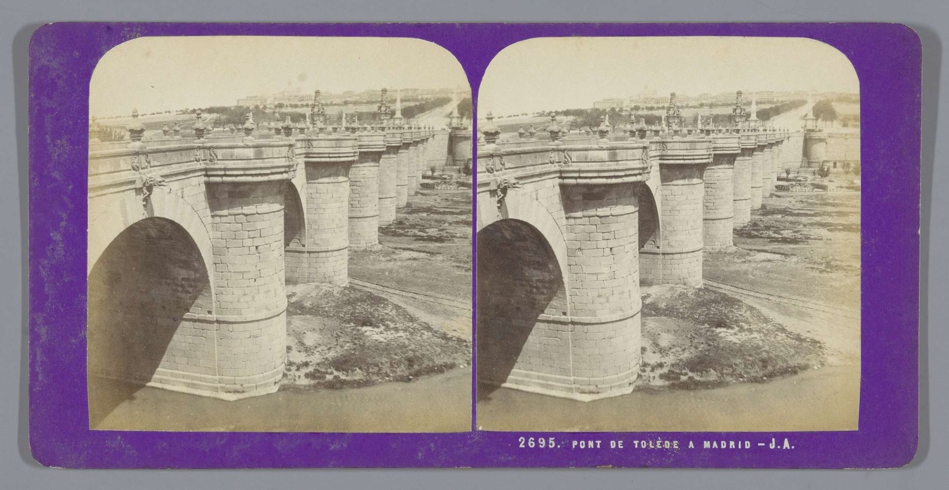 Gezicht op de Brug van Toledo te Madrid by Jean Andrieu