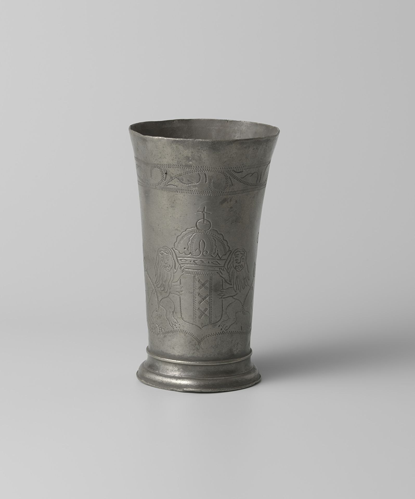 Beker van tin met het wapen van Amsterdam by Jan van Zacharias