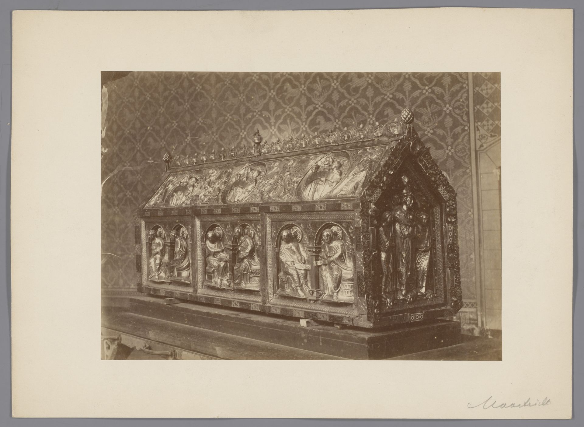 Reliekkist in de Heiligdomskamer van de Sint-Servaaskerk te Maastricht by anoniem (Monumentenzorg)