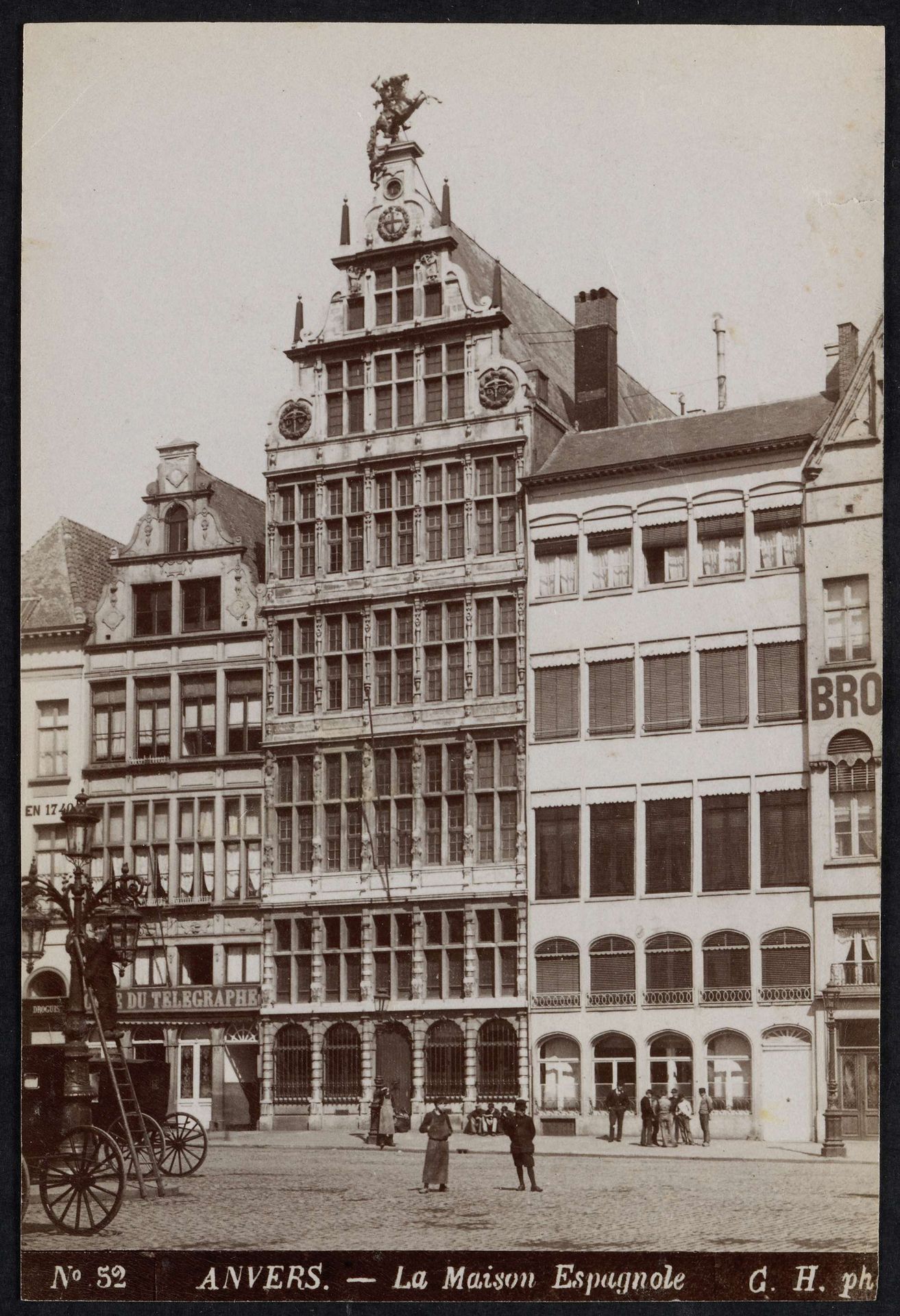 Sint-Joris Gildehuis in Antwerpen, België by Gustave Hermans