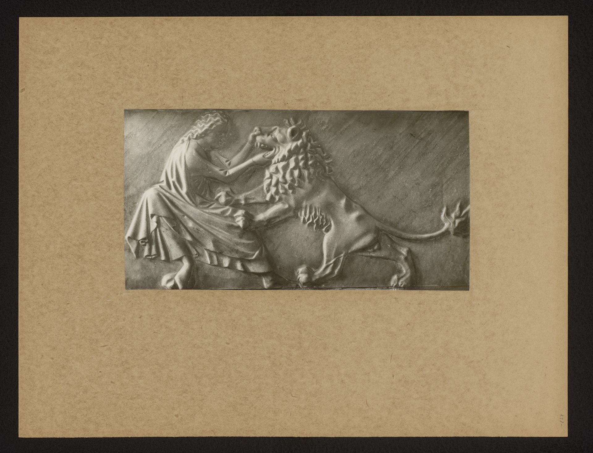 Detail van de tombe van paus Clemens II in de dom van Bamberg by Anonymous