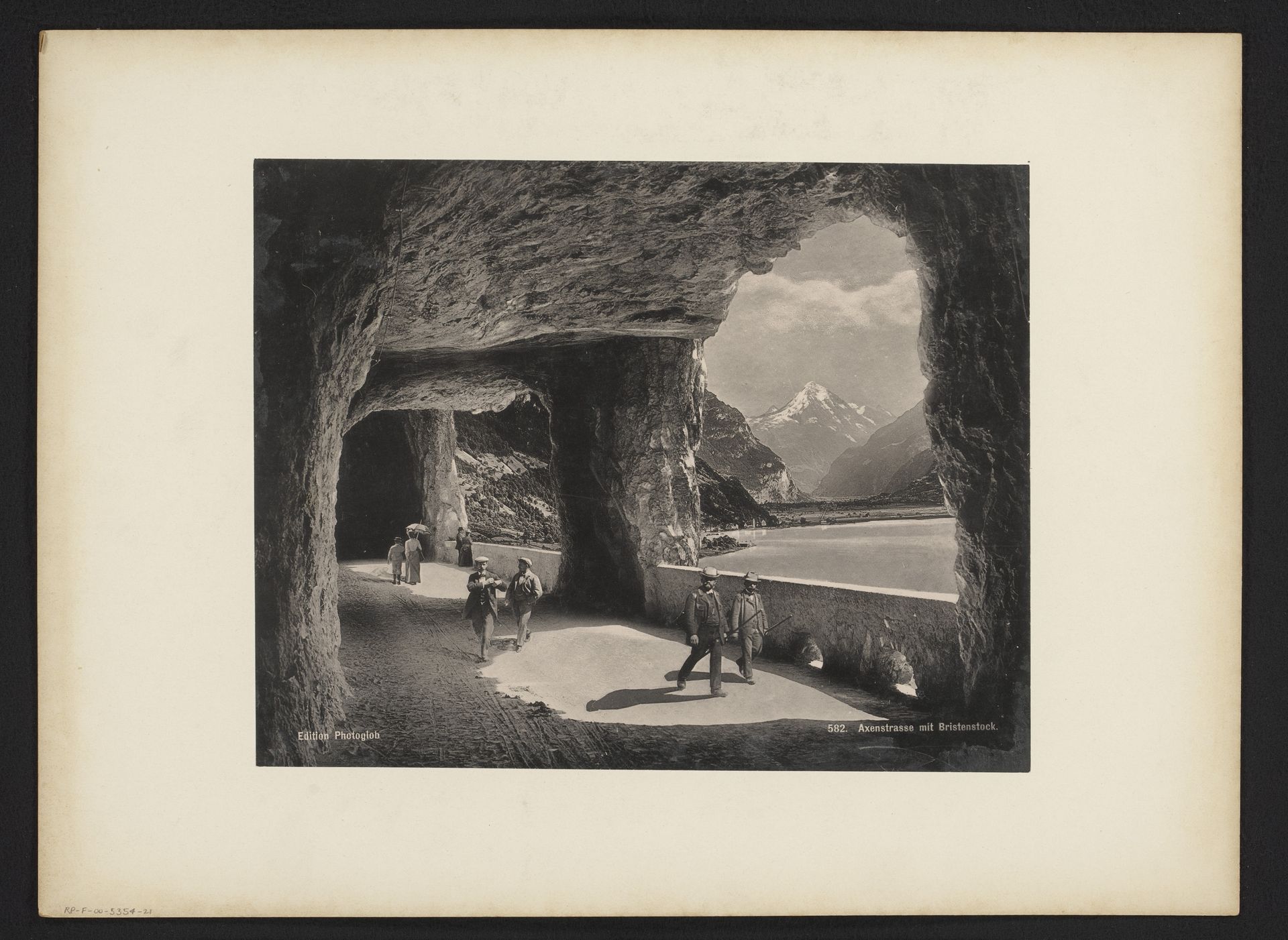Tunnel van de Axenstrasse by Anonymous