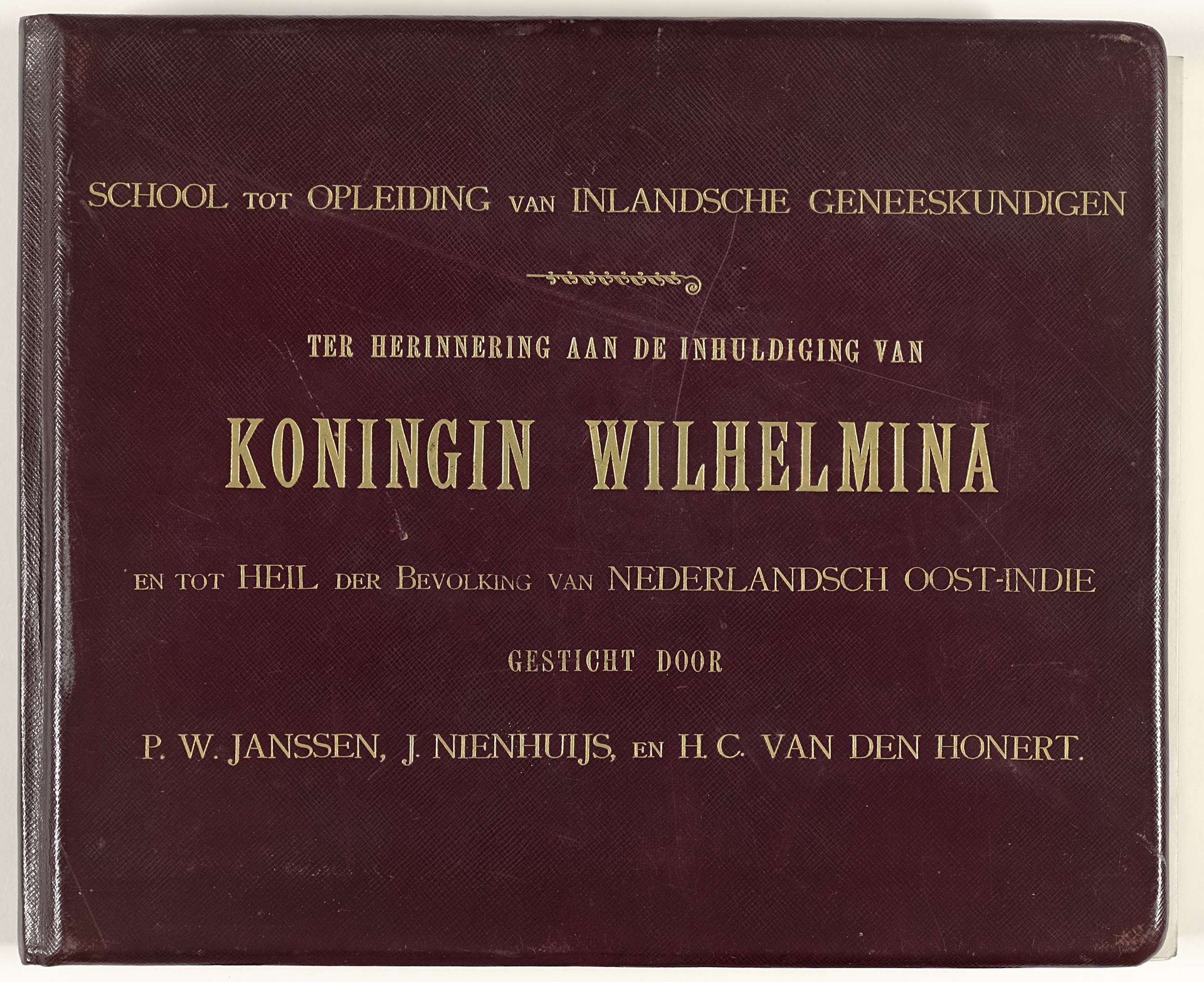 School tot Opleiding van Inlandsche Geneeskundigen / Ter Herinnering aan de Inhuldiging van Koningin Wilhelmina en tot Heil der Bevolking van Nederlandsch Oost-Indie / Gesticht door P.W. Janssen, J. Nienhuijs, en H.C. van den Honert by Tan Tjie Lan
