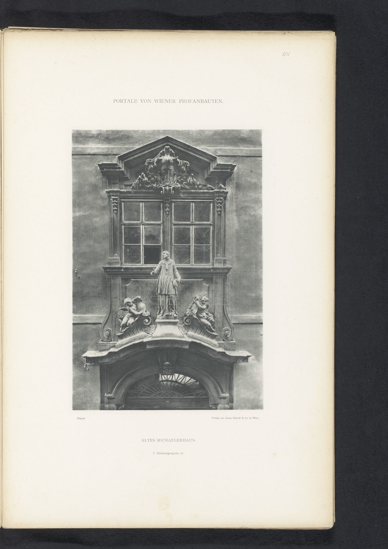 Sculpturen boven het toegangsportaal van het Altes Michaelerhaus te Wenen by Anonymous