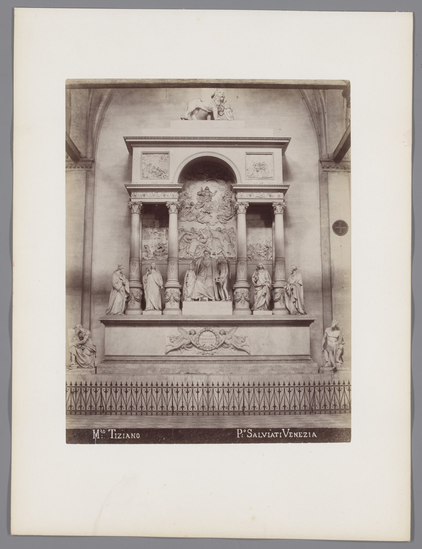 Grafmonument voor Titiaan in de Santa Maria Gloriosa dei Frari te Venetië by Paolo Salviati