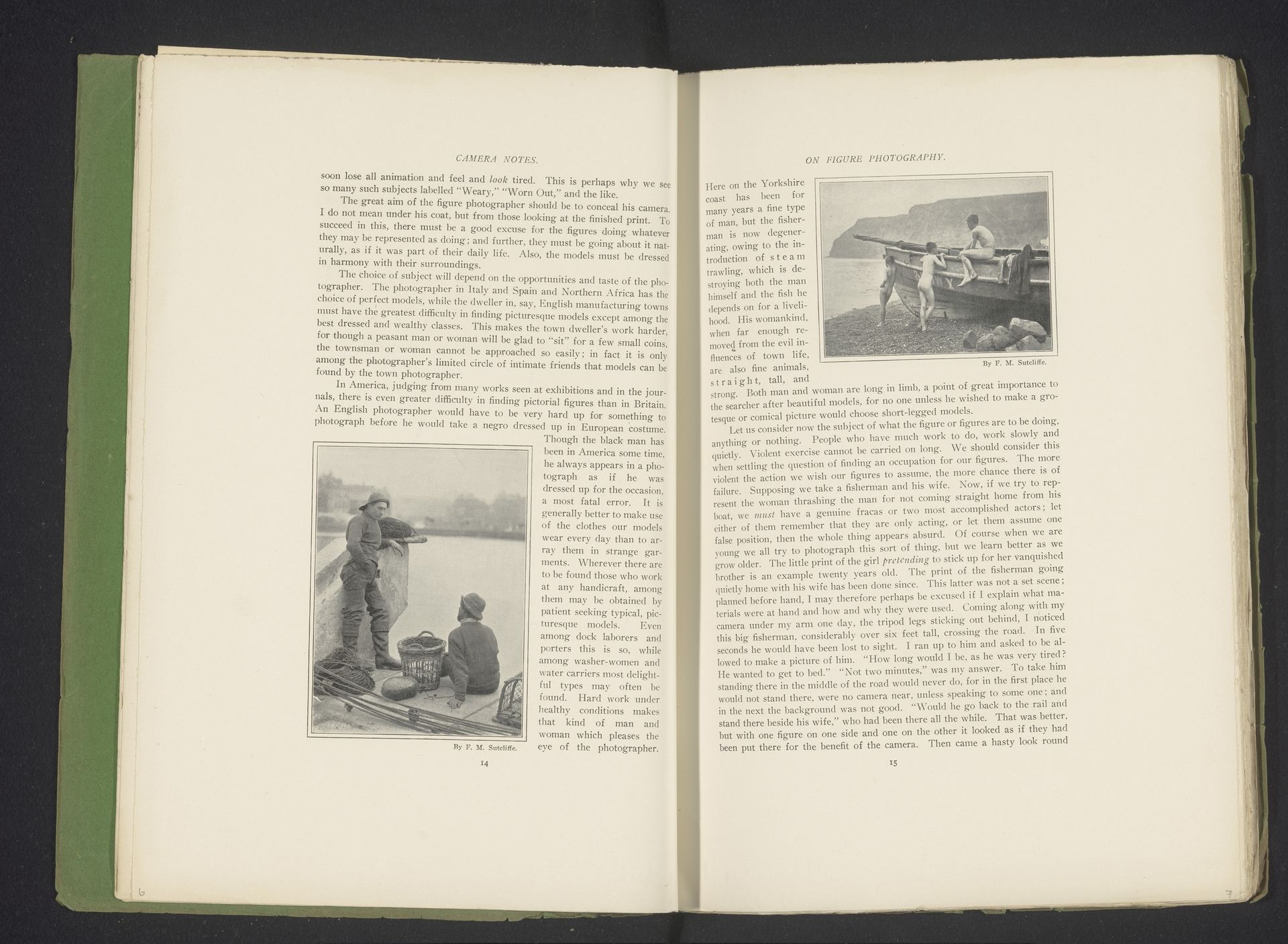 Twee vissers met hun visgerei by Frank Meadow Sutcliffe
