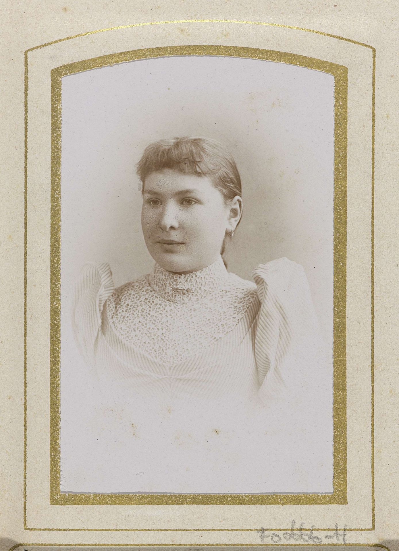 Portret van een vrouw by Adolphe Zimmermans