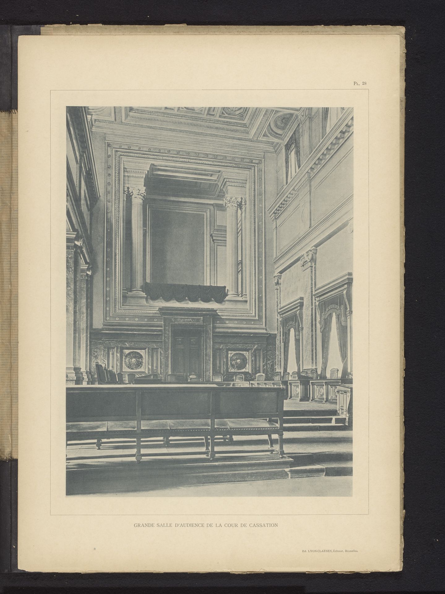 Rechtszaal in het Paleis van Justitie in Brussel, België by Anonymous