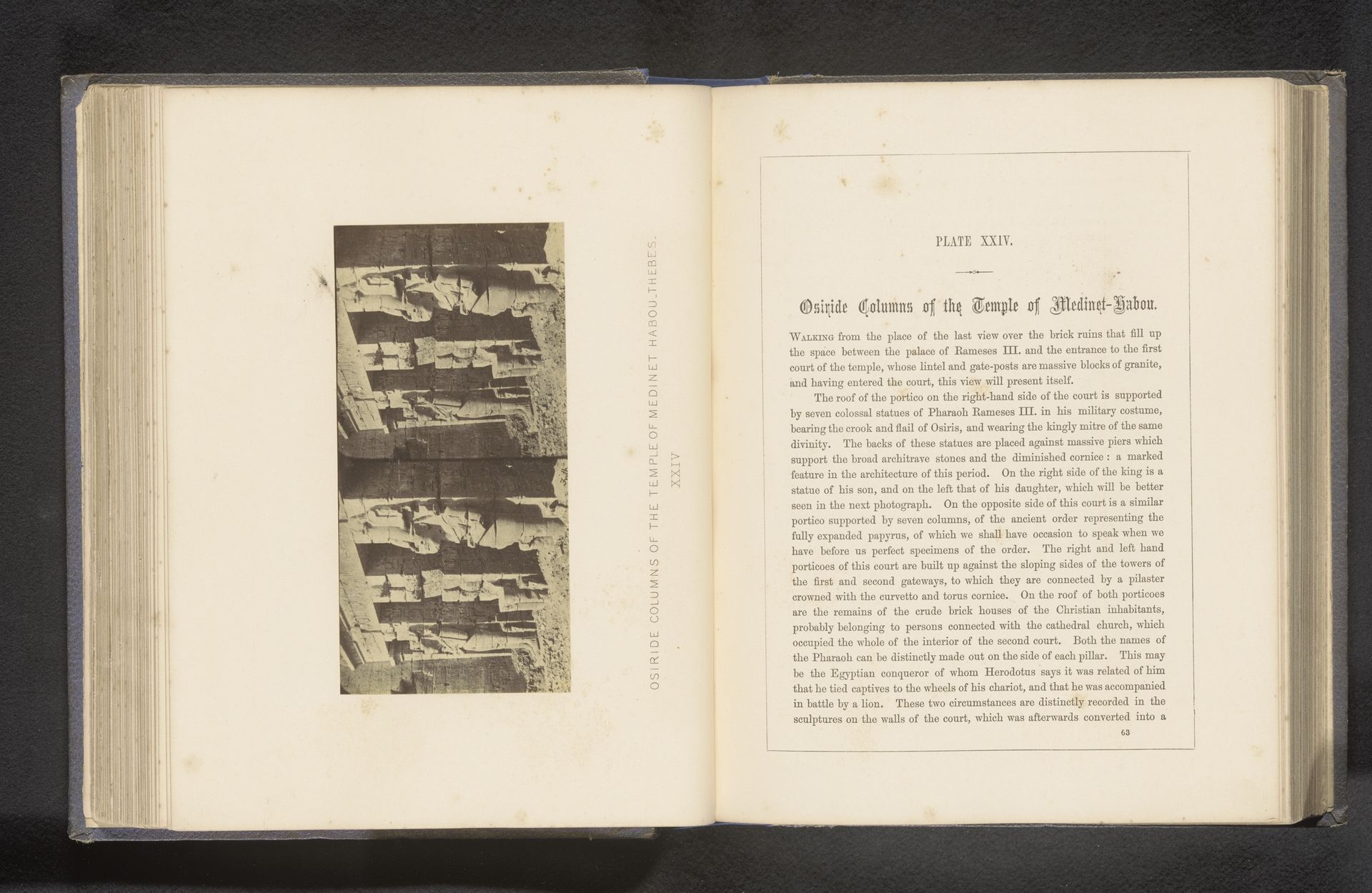Pilaren in de vorm van het lichaam van Osiris bij de tempel van Ramses III te Medinet-Habou by Francis Frith
