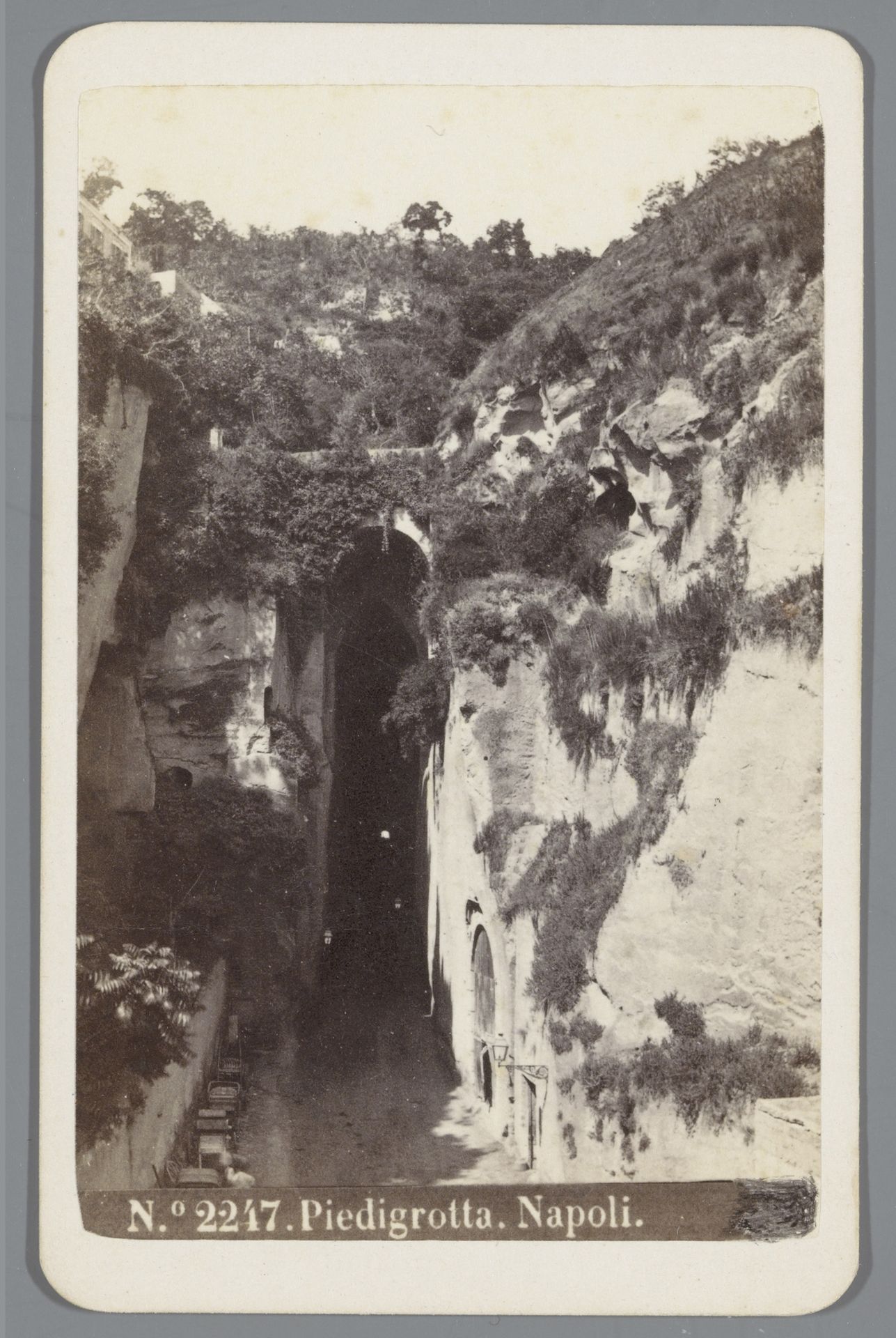 Crypta Neapolitana, gezien vanaf Piedigrotta, Napels by Giorgio Sommer