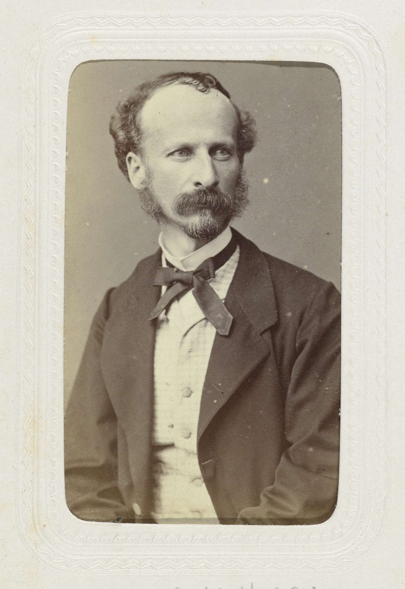 Studioportret van een man met snor en bakkebaarden by Abdullah Frères