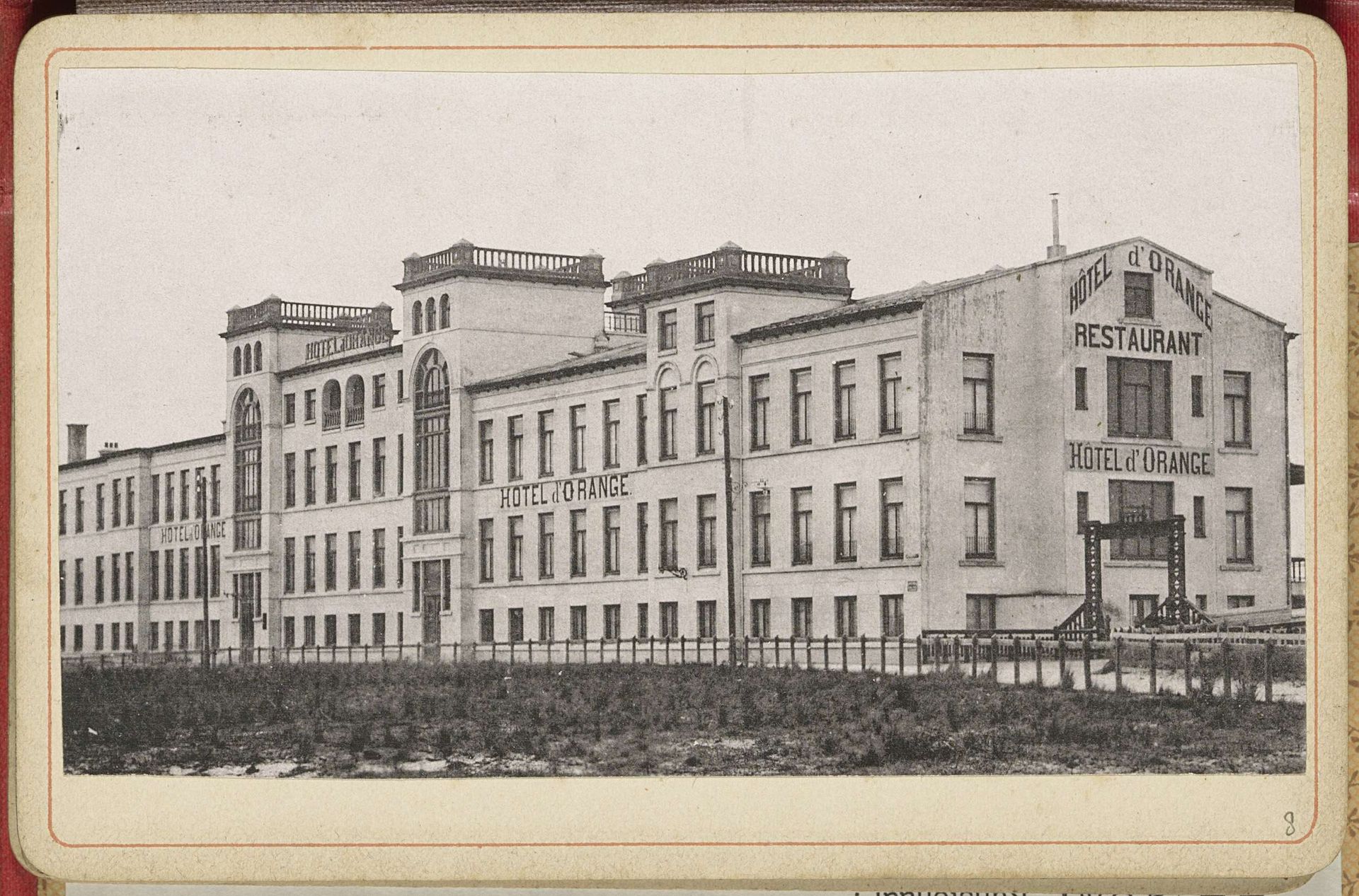 Gezicht op Hotel d'Orange in Zandvoort by A. Bakels Sr.