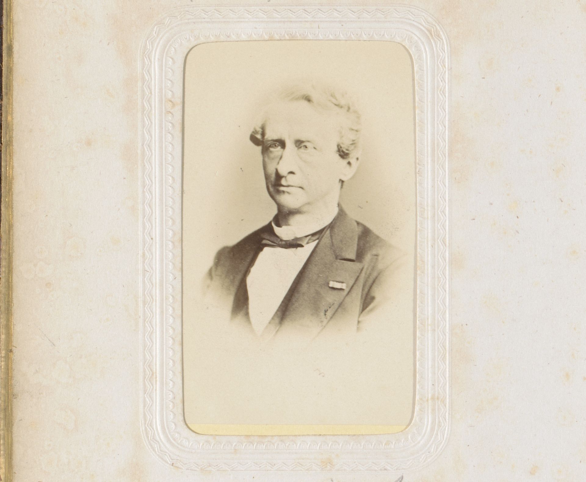 Portret van een man, aangeduid als G. de Vries tz. by Albert Greiner