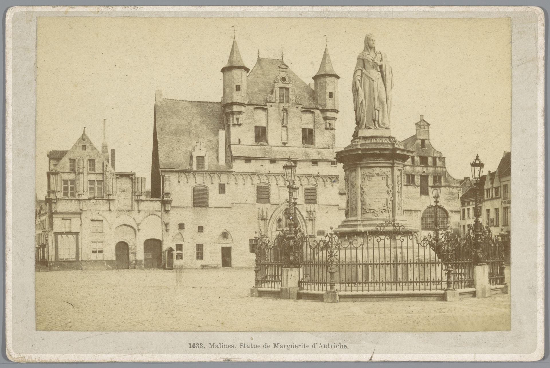 Standbeeld van Margaretha van Oostenrijk in Mechelen by Anonymous
