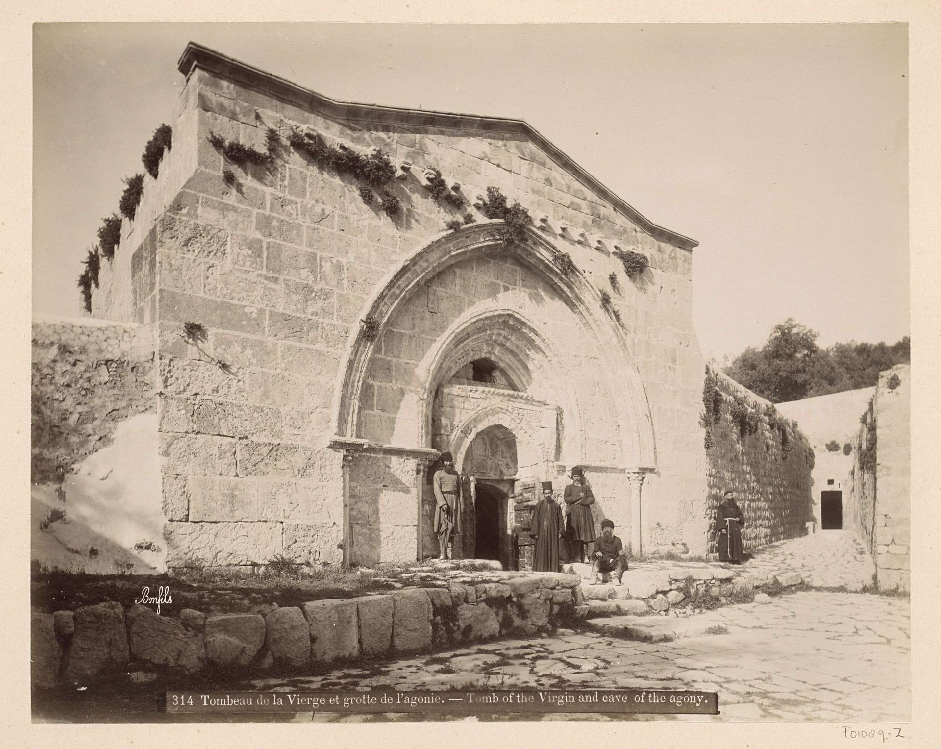 Graf van de Maagd Maria en de Grot van de Doodsangst in Jeruzalem by Maison Bonfils