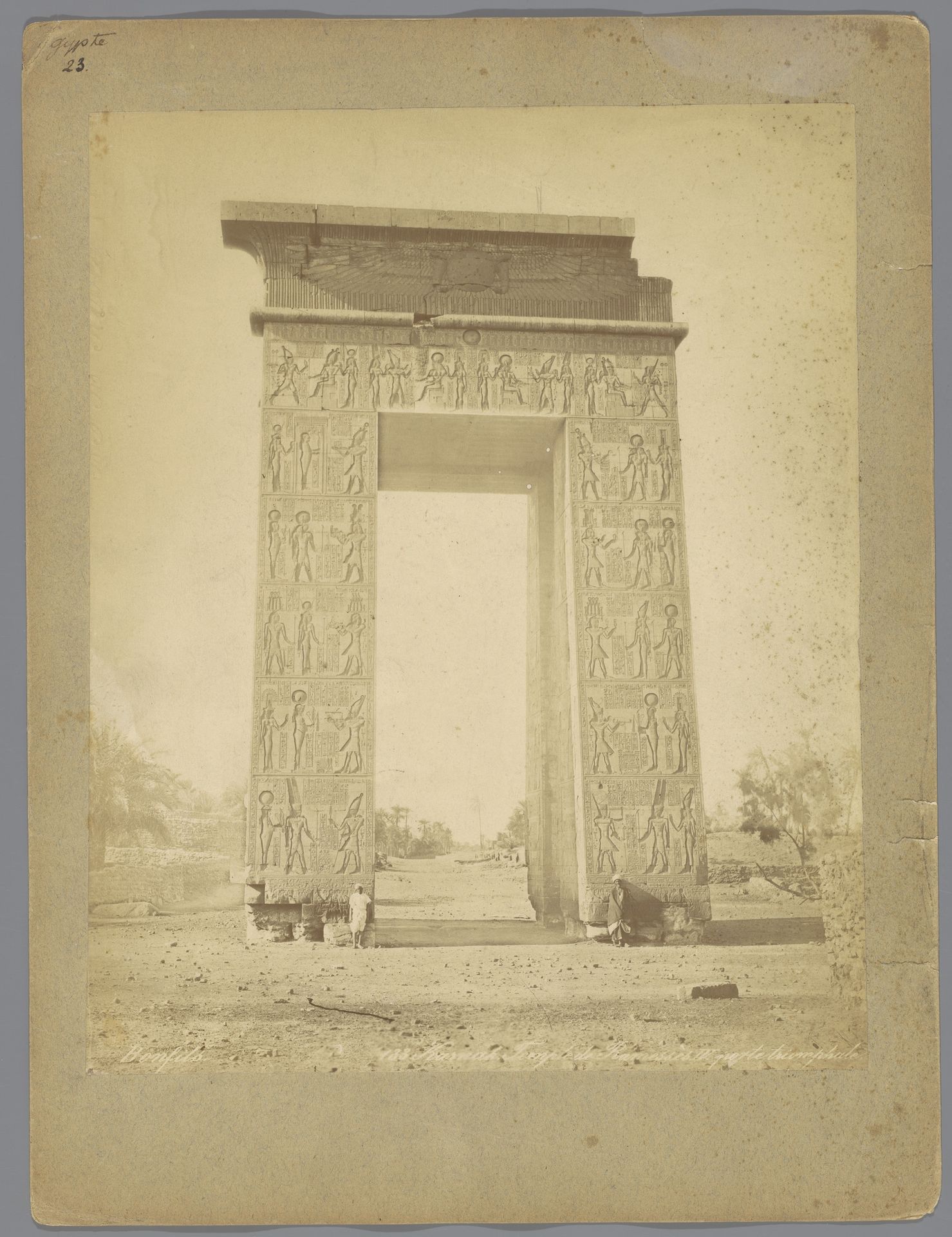 Versierde boog bij de tempel van Ramses IV te Karnak by Maison Bonfils