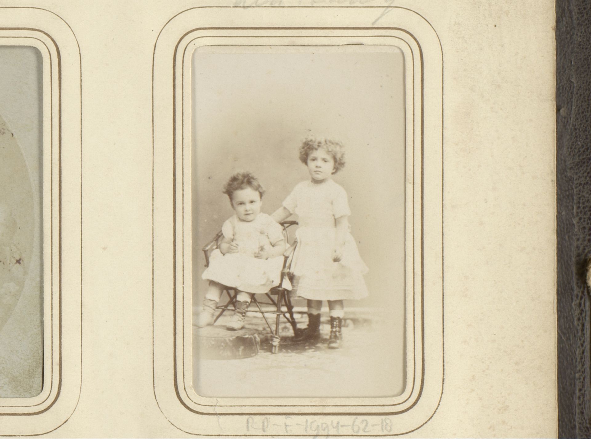 Portret van twee kinderen by Wilhelm J. Grammann