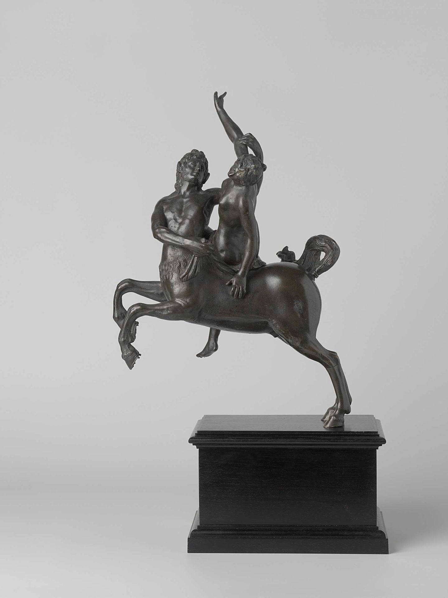 Nessus schaakt Deianeira op sokkel by Caspar Gras
