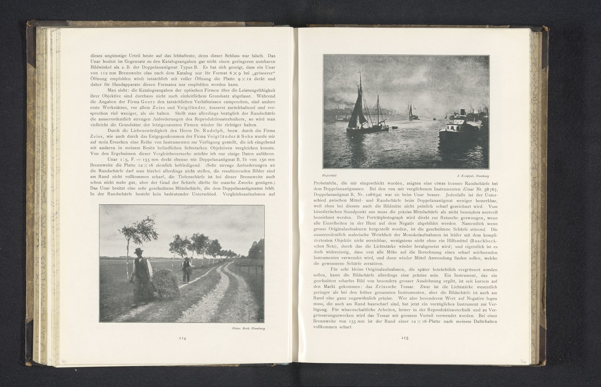 Gezicht op boten bij een haven by Adolph Friedrich Carl Christian Knüppel