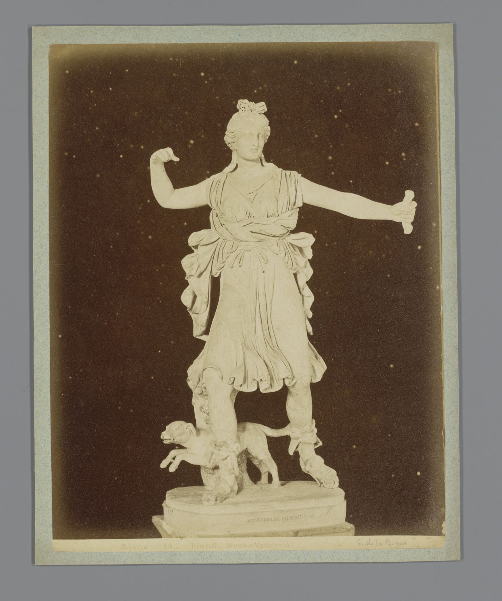 Standbeeld van Diana by Anonymous