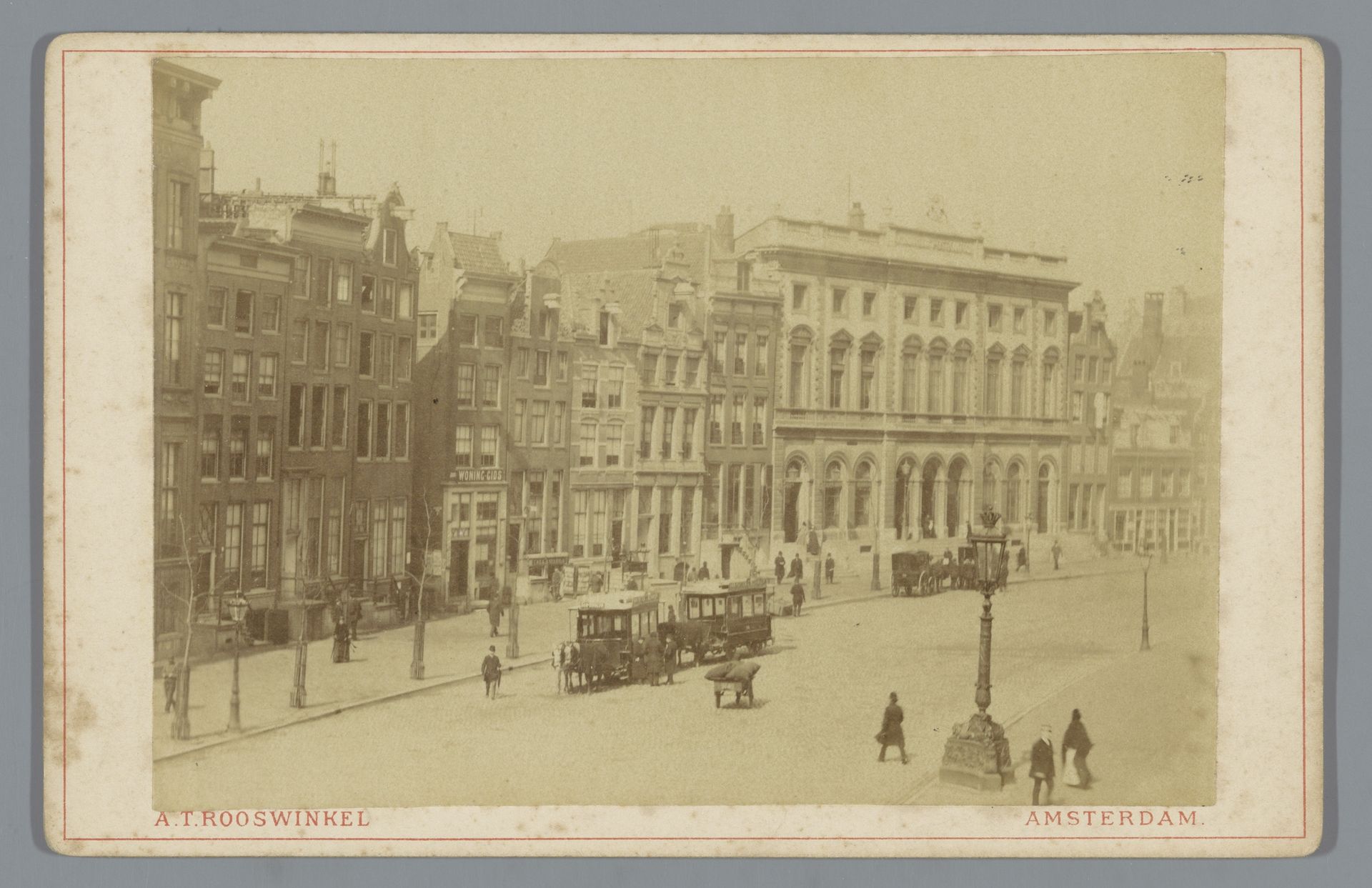 Gezicht op de Nieuwezijds Voorburgwal met het Koninklijk Postkantoor te Amsterdam by Andreas Theodorus Rooswinkel