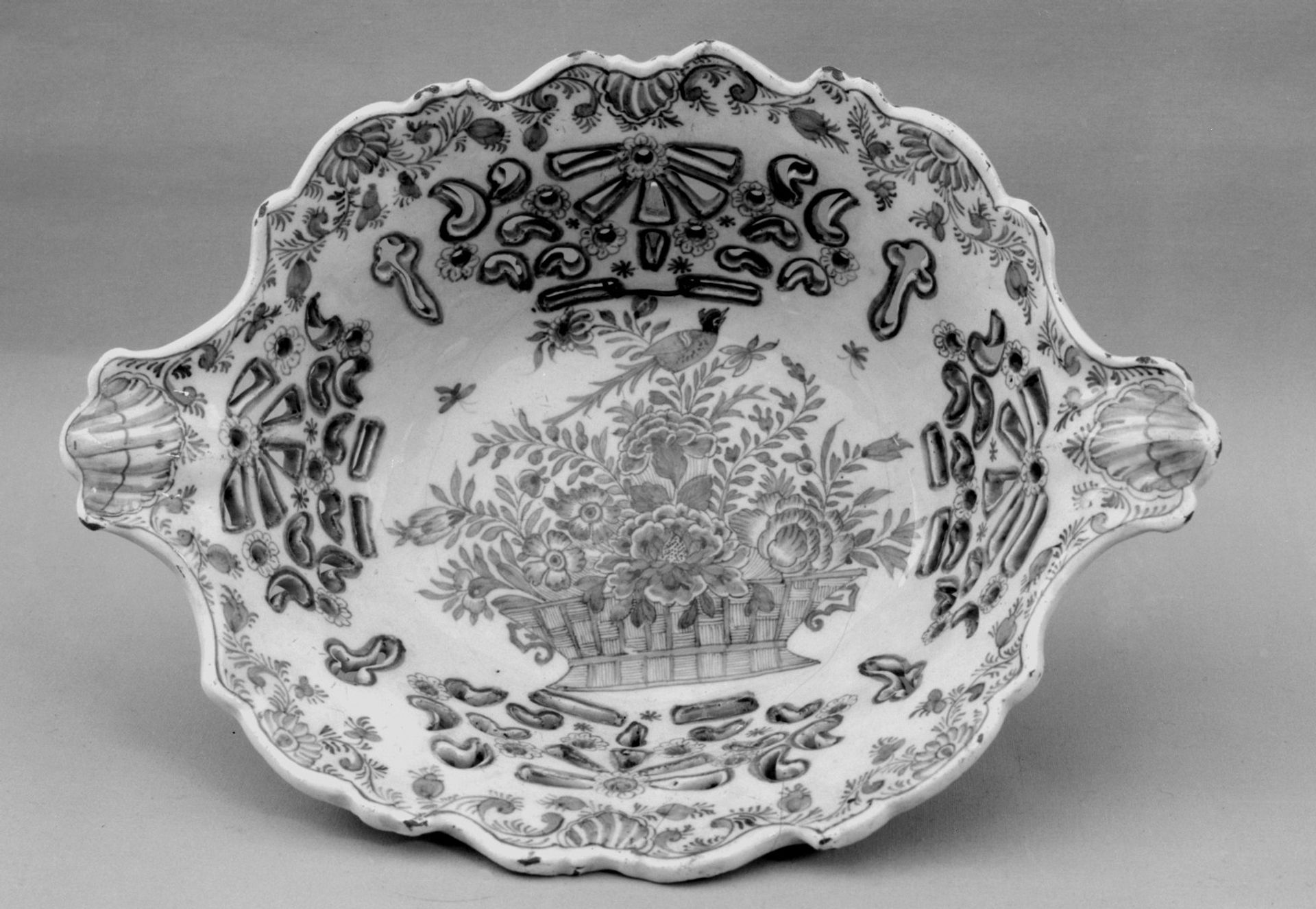 Fruit dish by The Dreye Porceleyne Flesschen