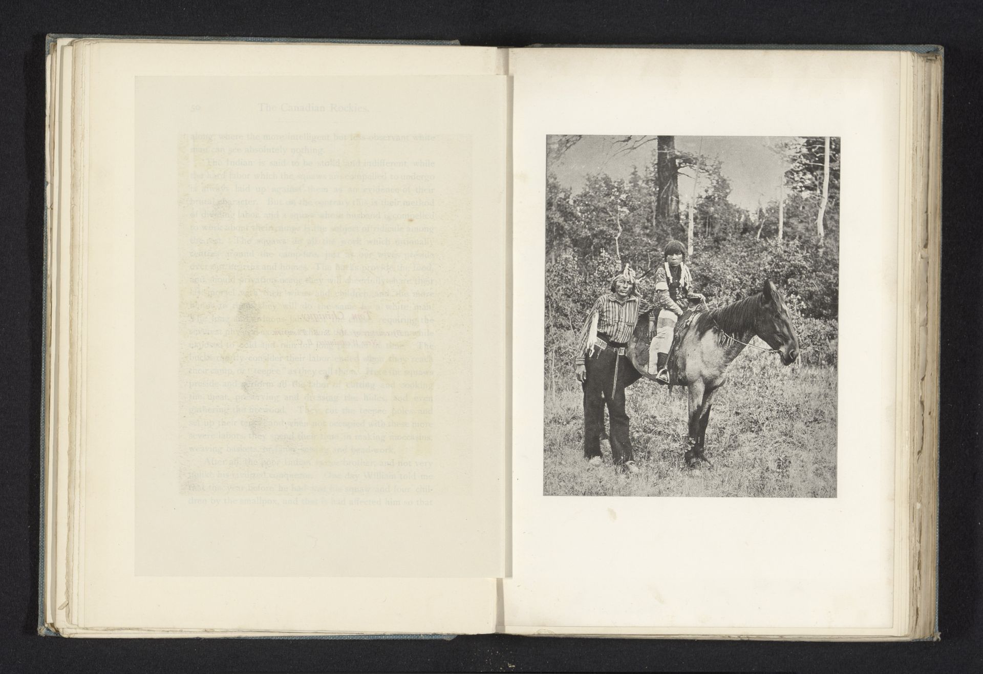 Portret van Tom Chiniki en (vermoedelijk) zijn zoon op een paard by S.B. Thompson