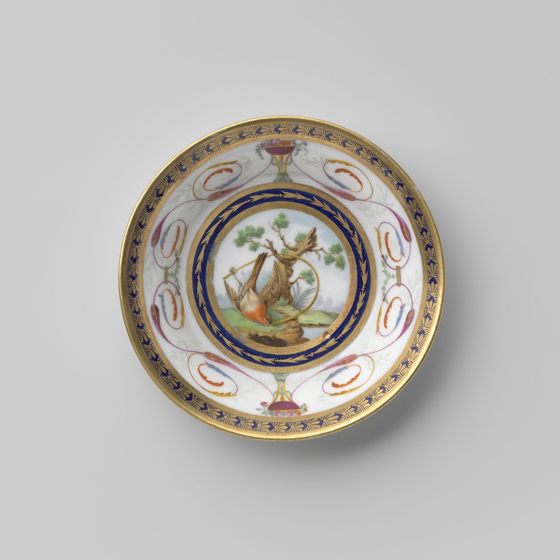 Saucer with a bird in a landscape, foliate scrolls and garlands by Faubourg St. Denis