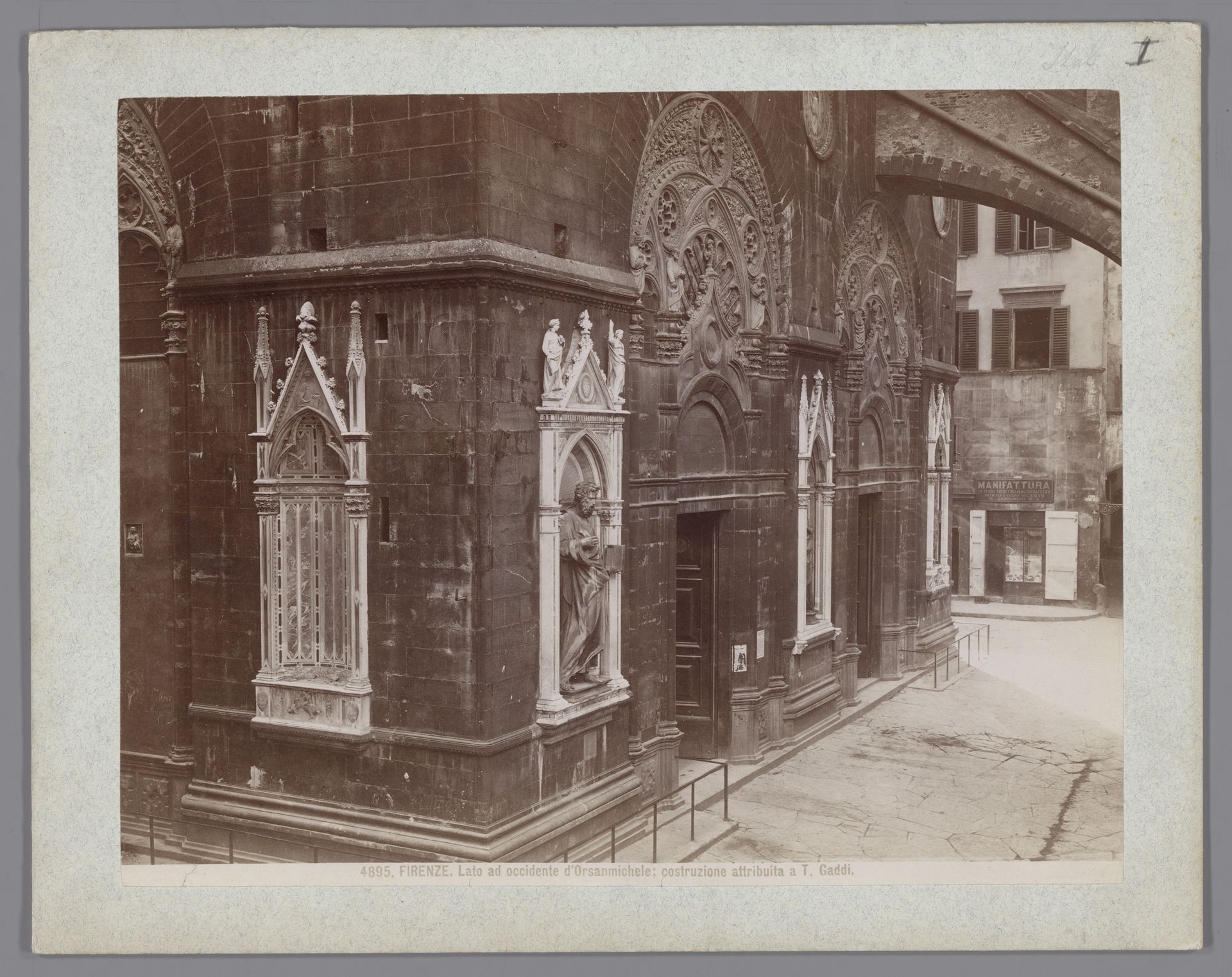 Westzijde van de Orsanmichele te Florence by Giacomo Brogi